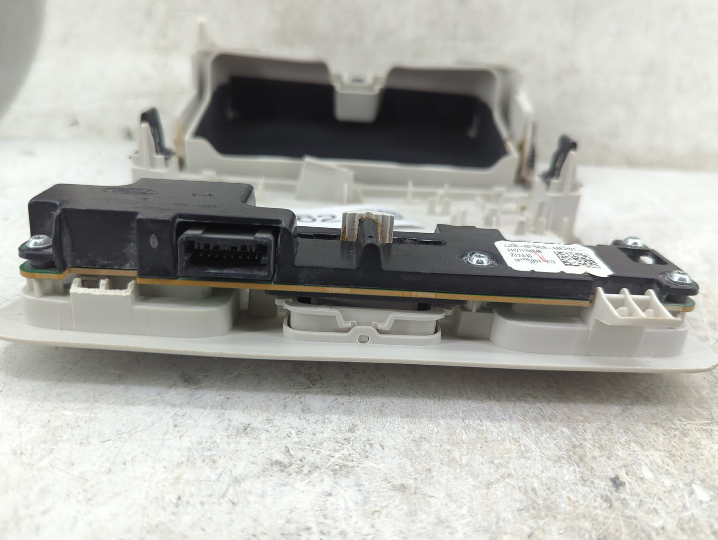 2025 Ford Escape Overhead Roof Console - Oemusedautoparts1.com