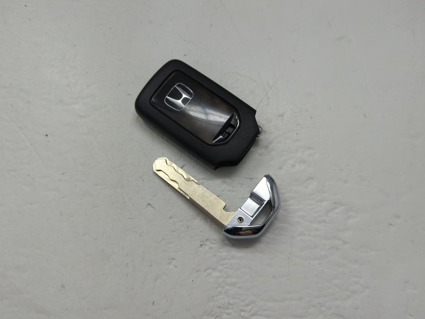 Honda Passport Keyless Entry Remote Fob KR5T4X driver2 72147-TG7-AB1 5 buttons - Oemusedautoparts1.com