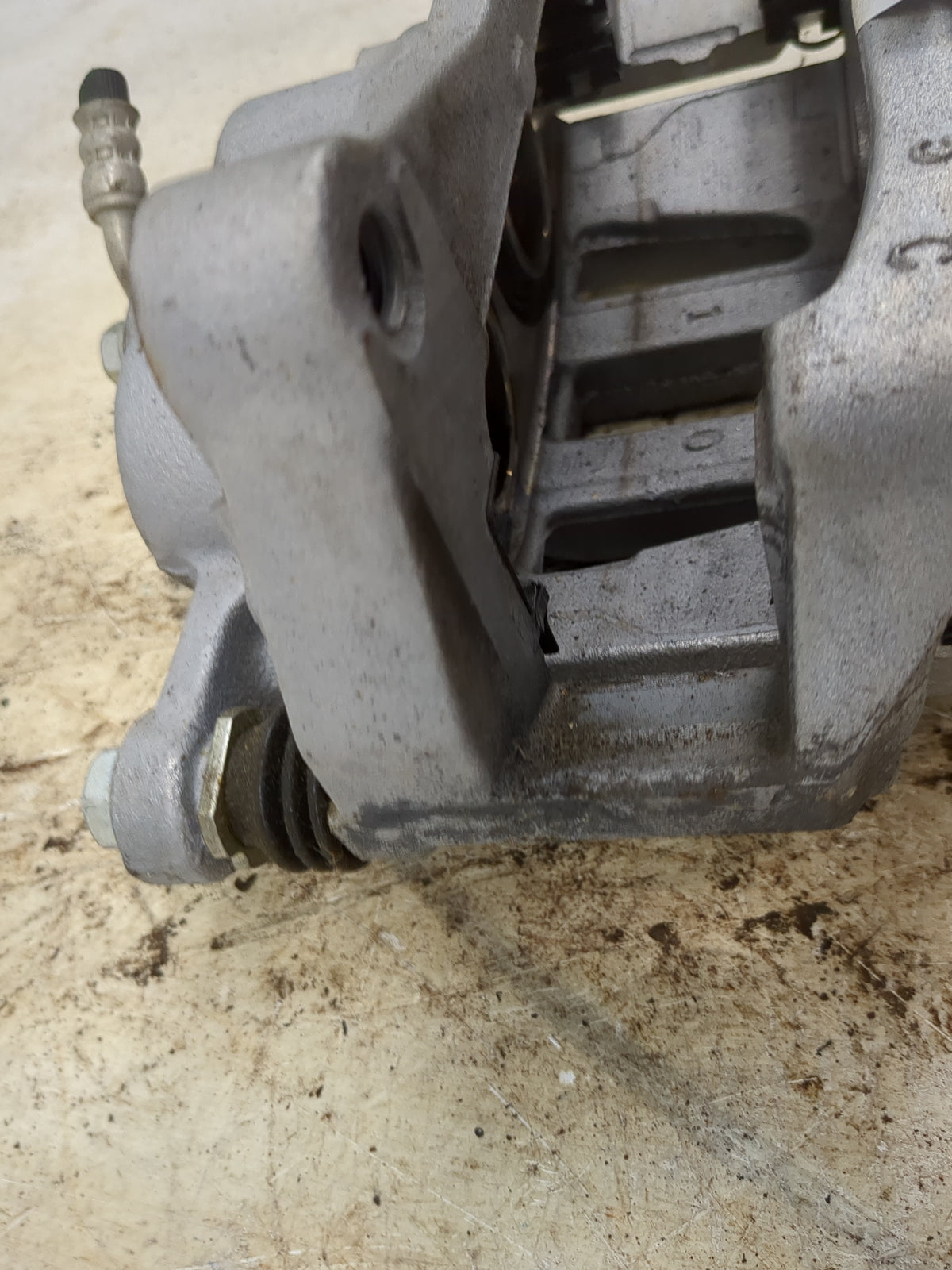 2025 Honda Pilot Front Passenger Right Brake Caliper - Oemusedautoparts1.com
