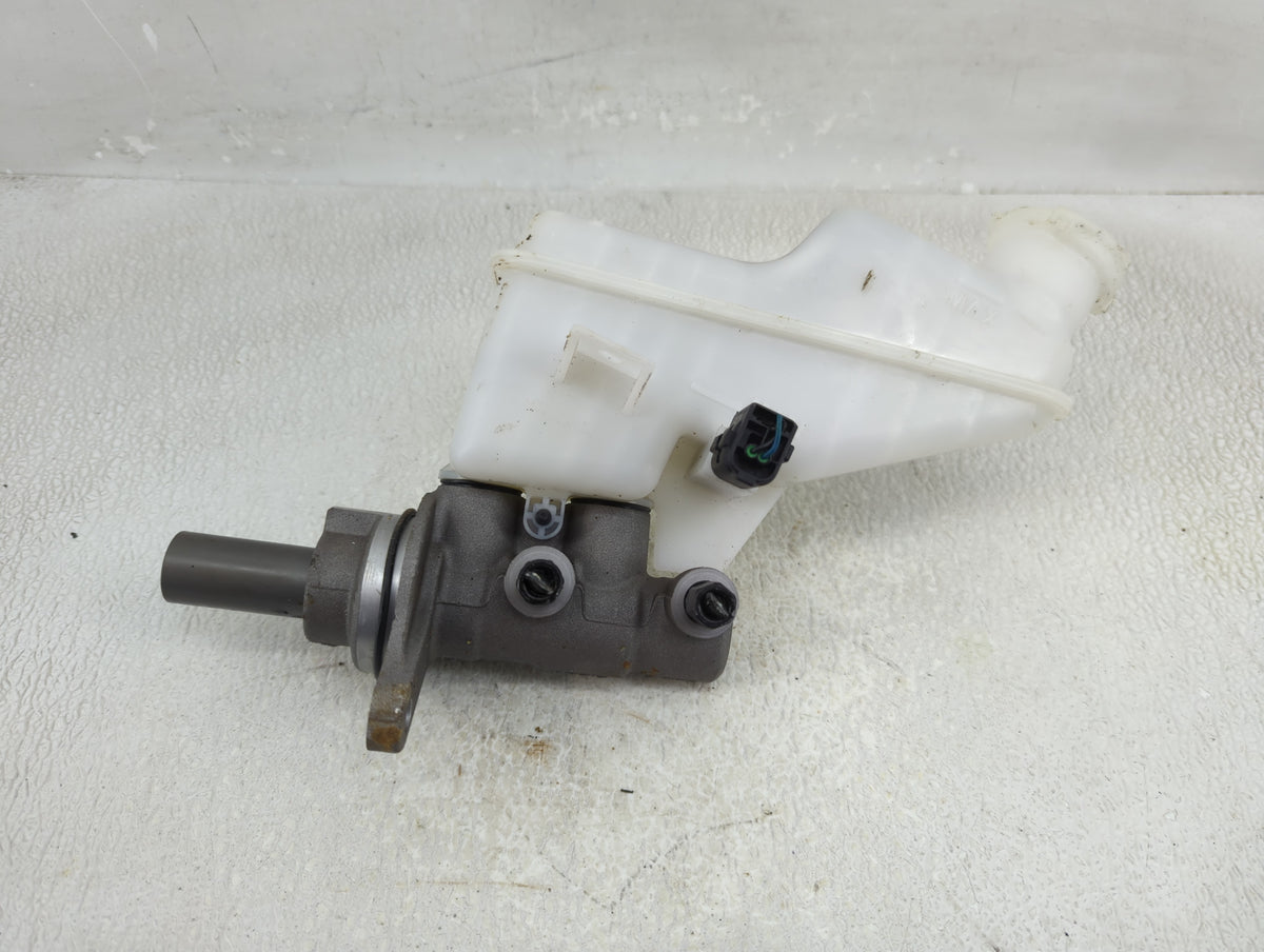 2025 Hyundai Elantra Brake Master Cylinder 1311377 - Oemusedautoparts1.com