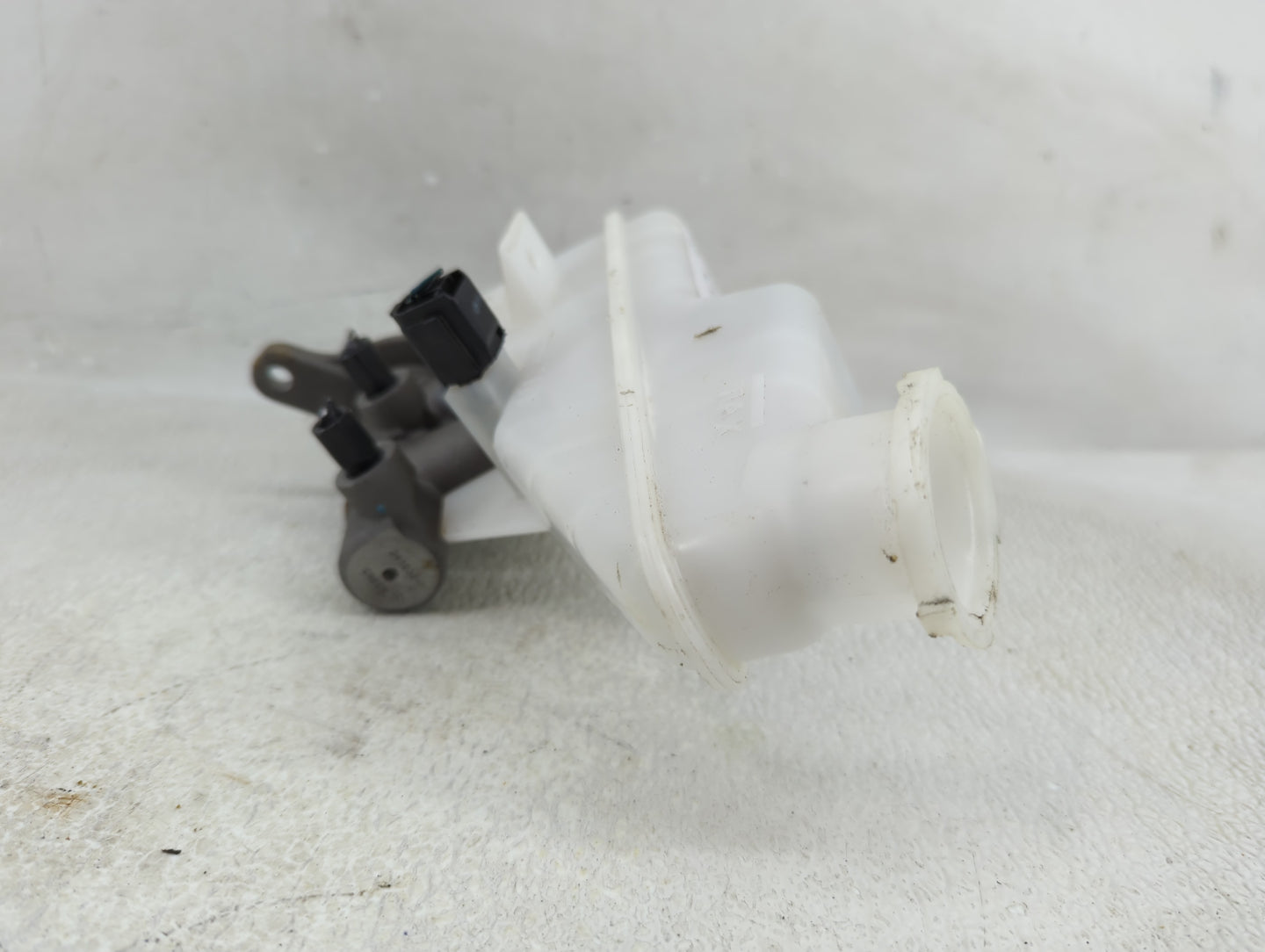 2025 Hyundai Elantra Brake Master Cylinder - Oemusedautoparts1.com