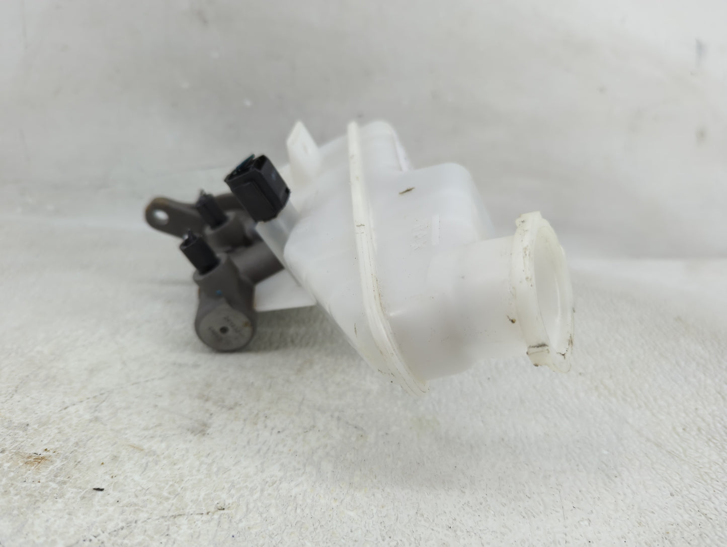 2025 Hyundai Elantra Brake Master Cylinder - Oemusedautoparts1.com