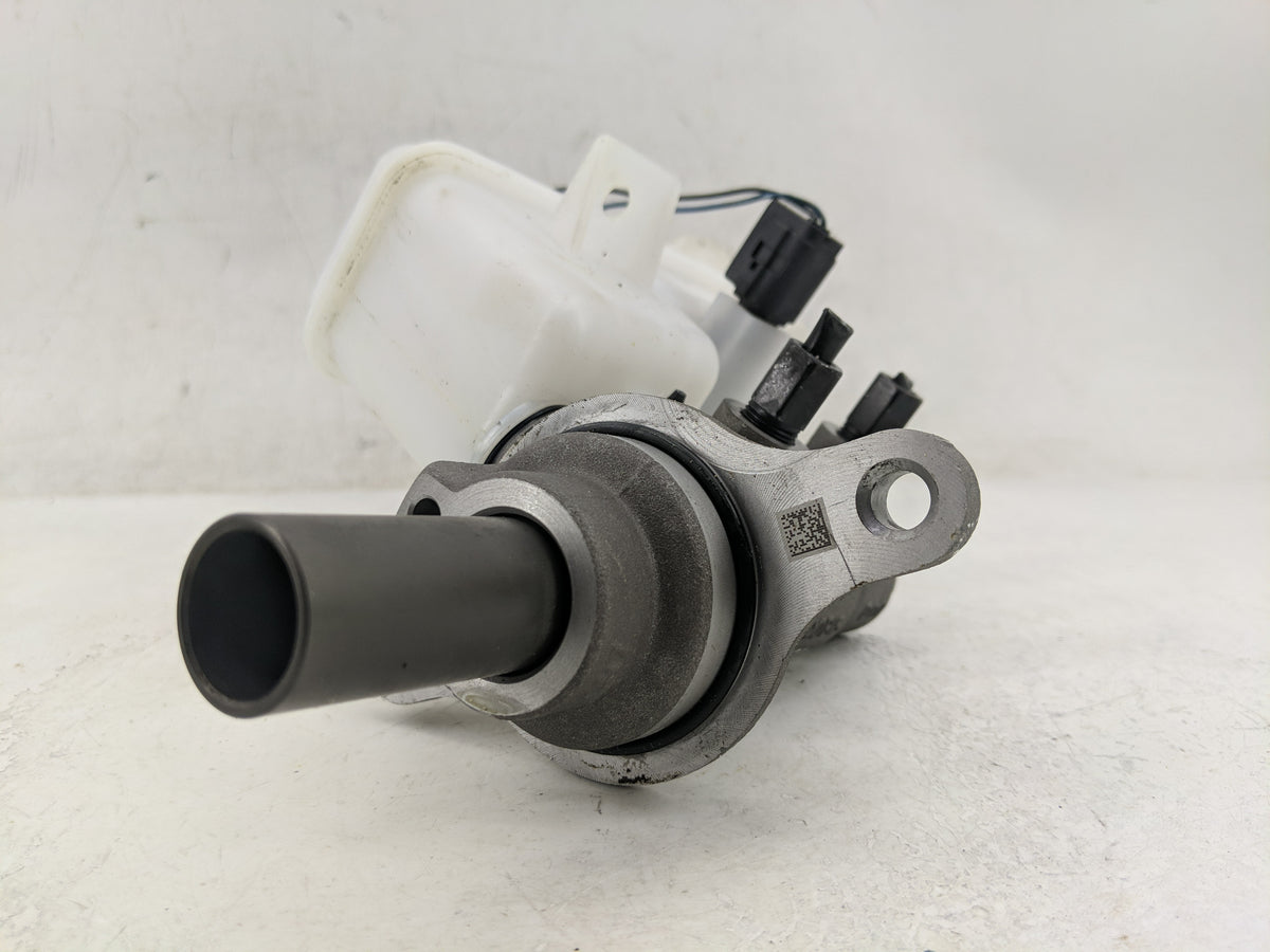 2025 Hyundai Elantra Brake Master Cylinder 1311412 - Oemusedautoparts1.com
