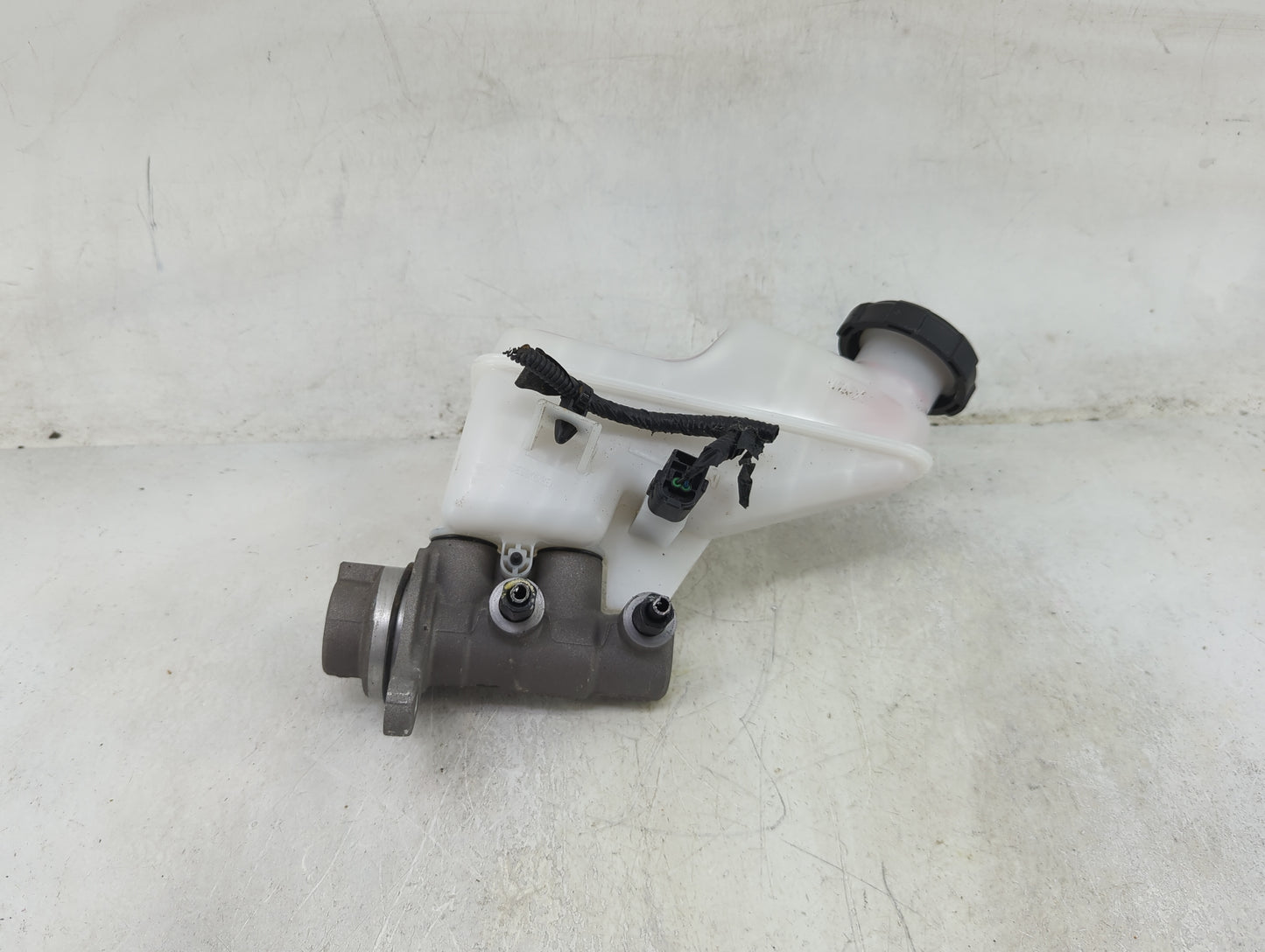 2025 Hyundai Elantra Brake Master Cylinder 1490243 - Oemusedautoparts1.com