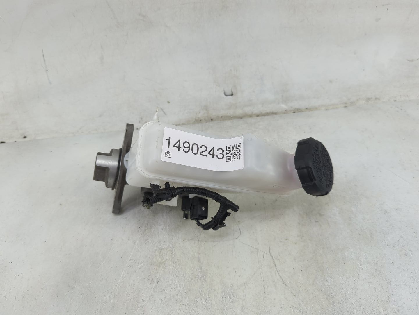 2025 Hyundai Elantra Brake Master Cylinder 1490243 - Oemusedautoparts1.com
