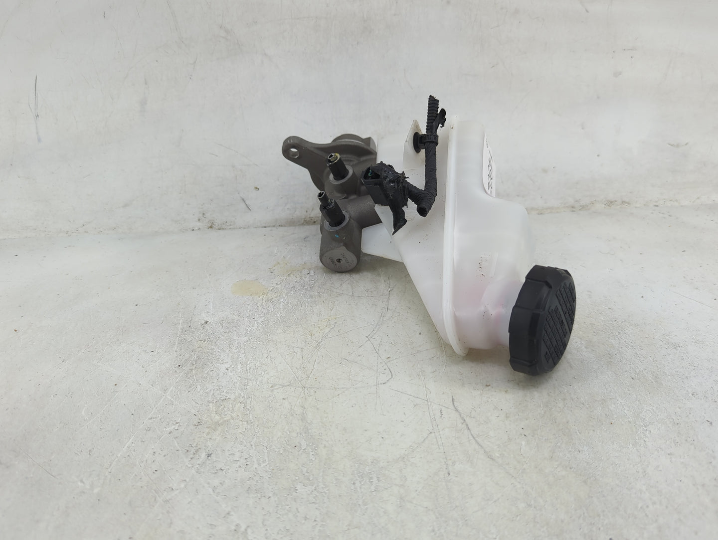 2025 Hyundai Elantra Brake Master Cylinder 1490243 - Oemusedautoparts1.com