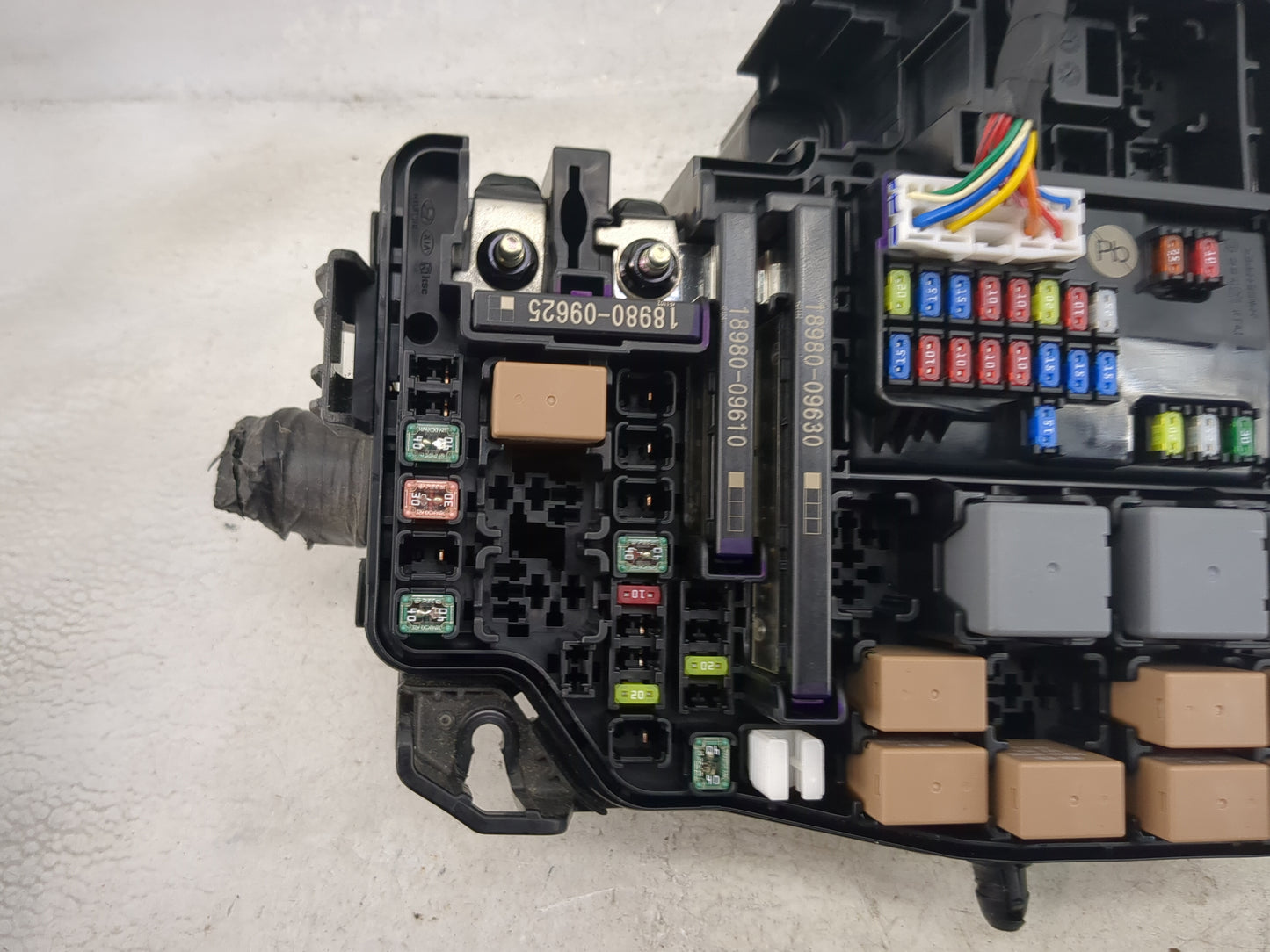 2025 Hyundai Elantra Fusebox Fuse Box Panel Relay Module P/N:91956-AA220 18980-09625, 18980-09610, 18980-09630 Fits OEM Used