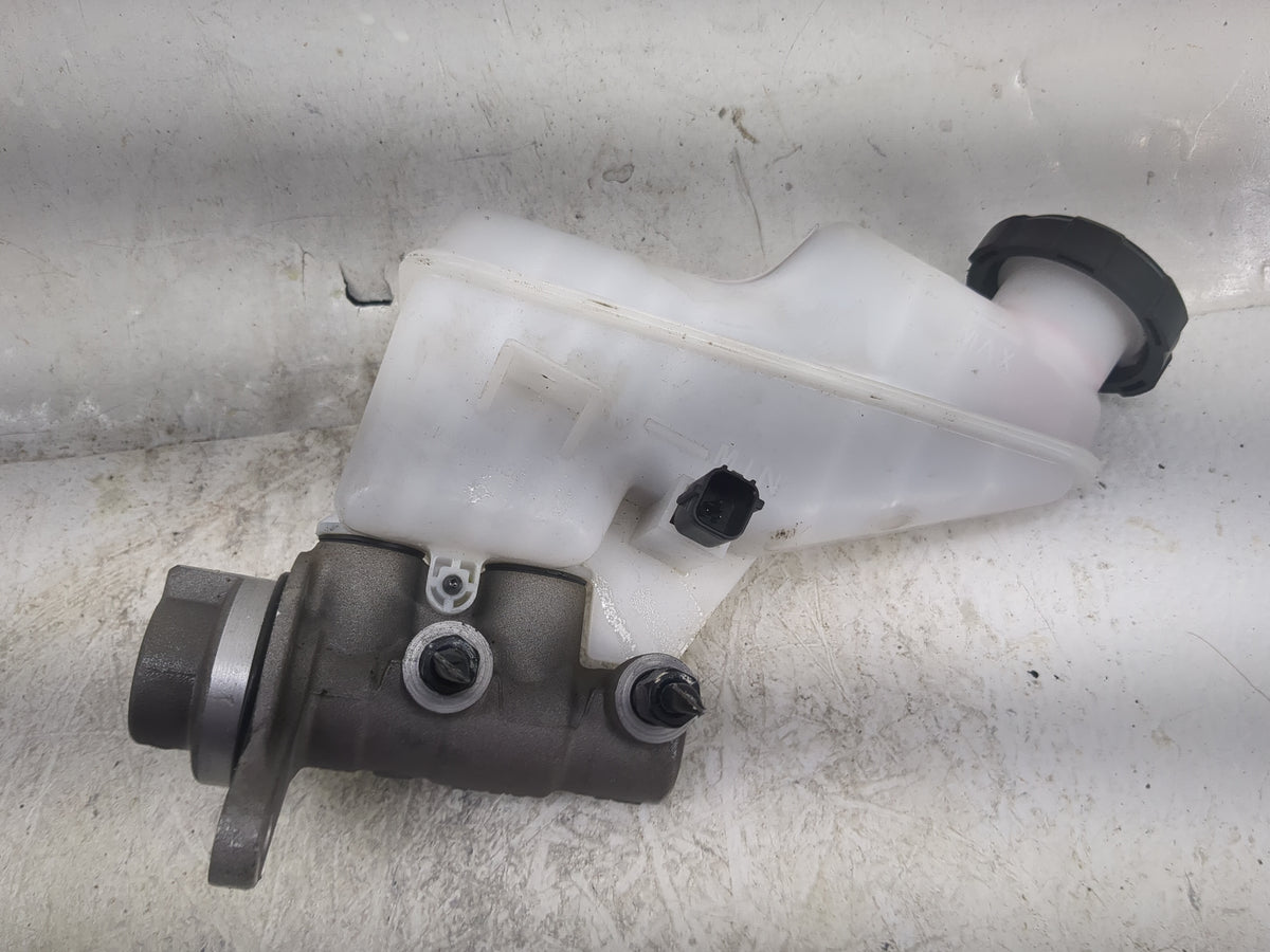 2025 Hyundai Elantra Brake Master Cylinder 1497112 - Oemusedautoparts1.com