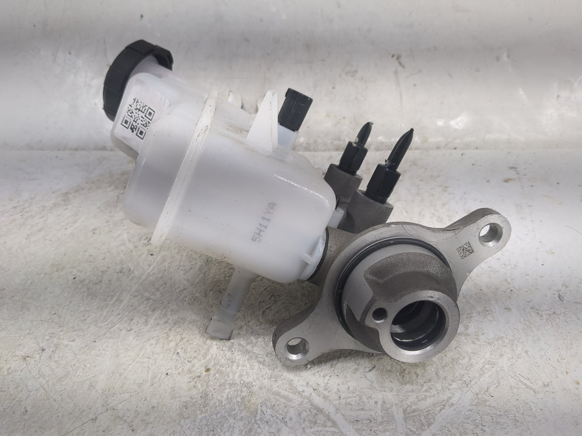2025 Hyundai Elantra Brake Master Cylinder 1497112 - Oemusedautoparts1.com