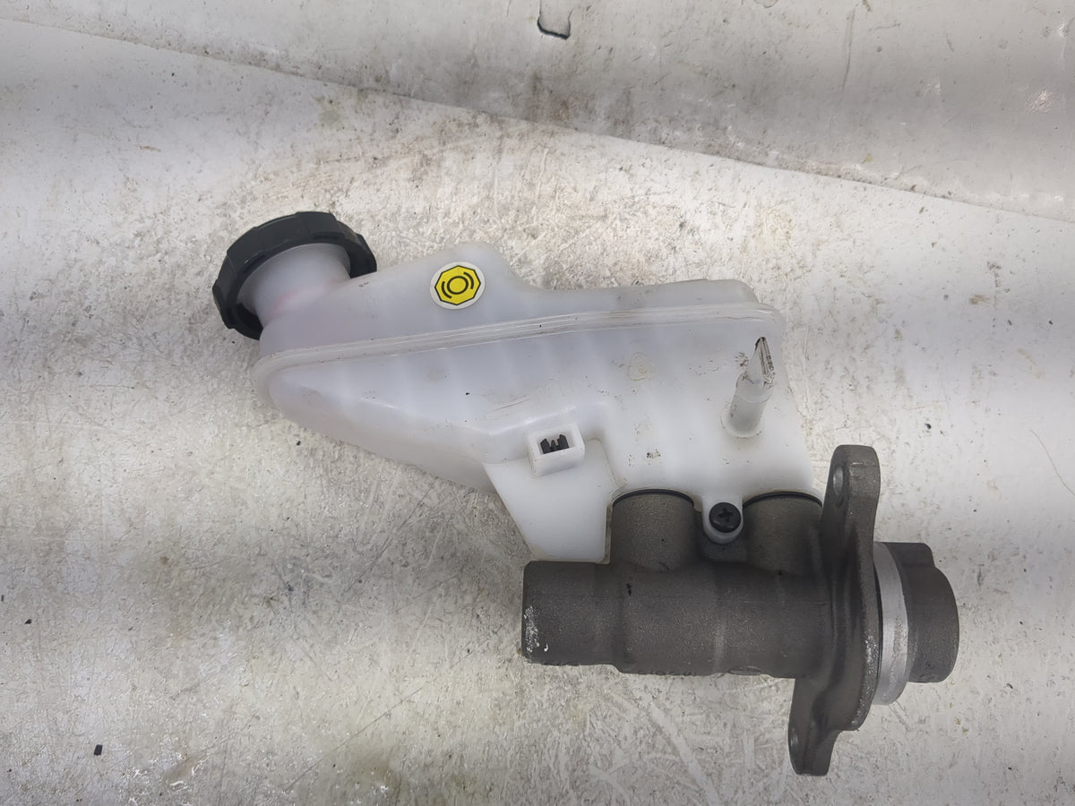 2025 Hyundai Elantra Brake Master Cylinder 1497112 - Oemusedautoparts1.com