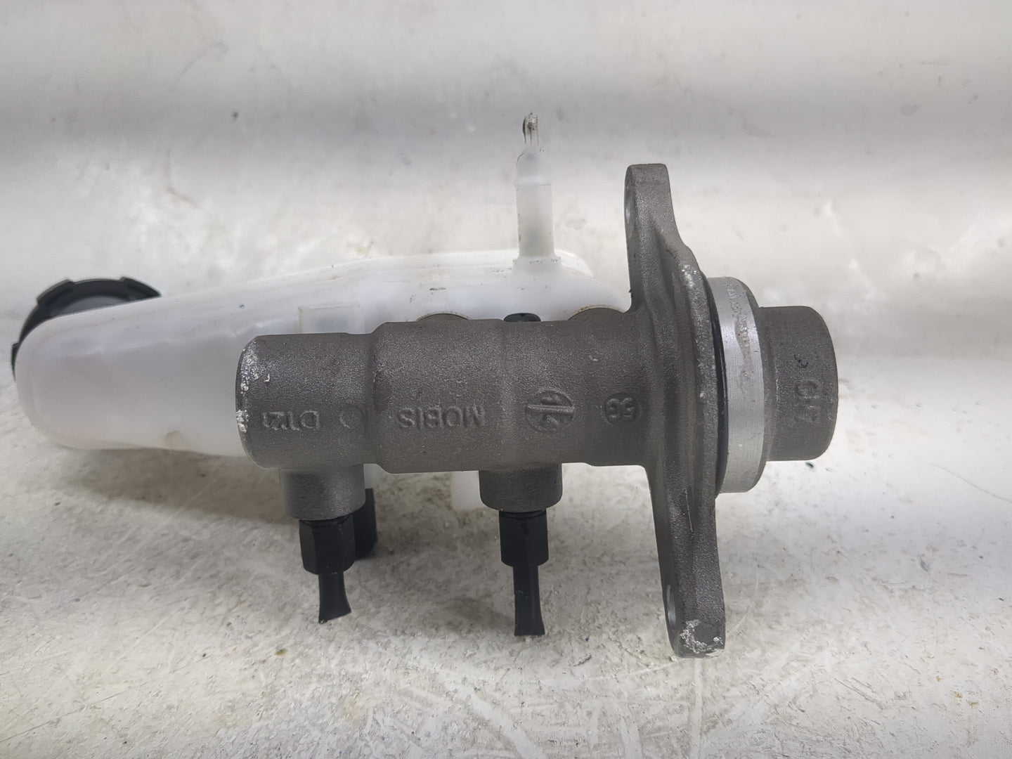 2025 Hyundai Elantra Brake Master Cylinder 1497112 - Oemusedautoparts1.com