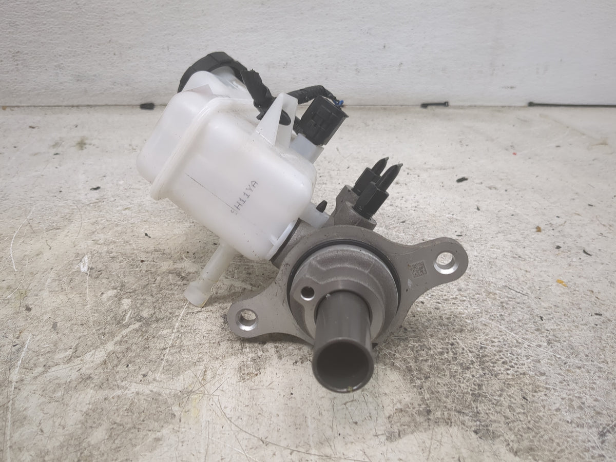 2025 Hyundai Elantra Brake Master Cylinder 1500891 - Oemusedautoparts1.com