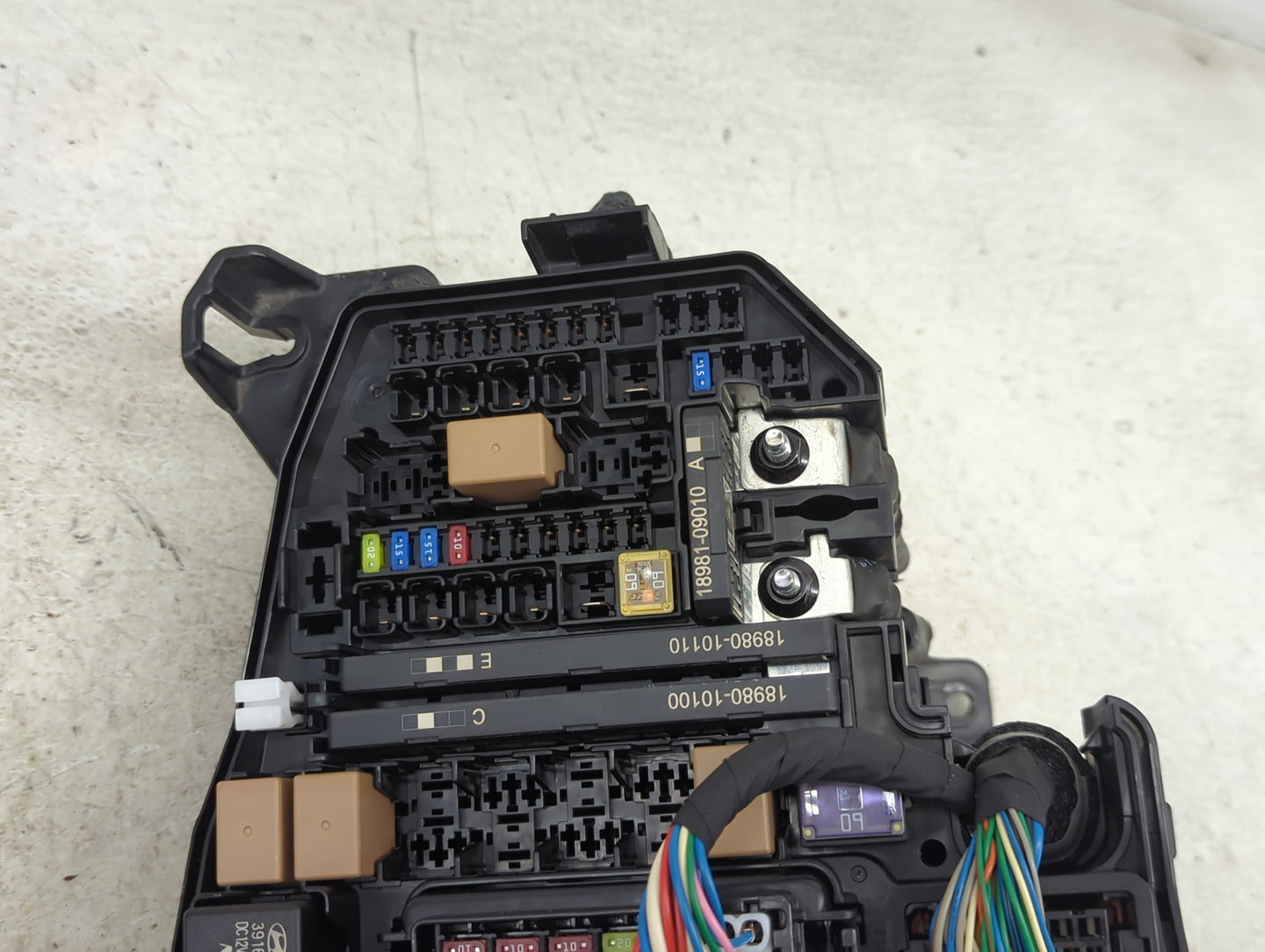 2025 Hyundai Kona Fusebox Fuse Box Panel Relay Module P/N:919A5-BE003 18980-10100, 18980-10110, 18981-09010 Fits OEM Used Au