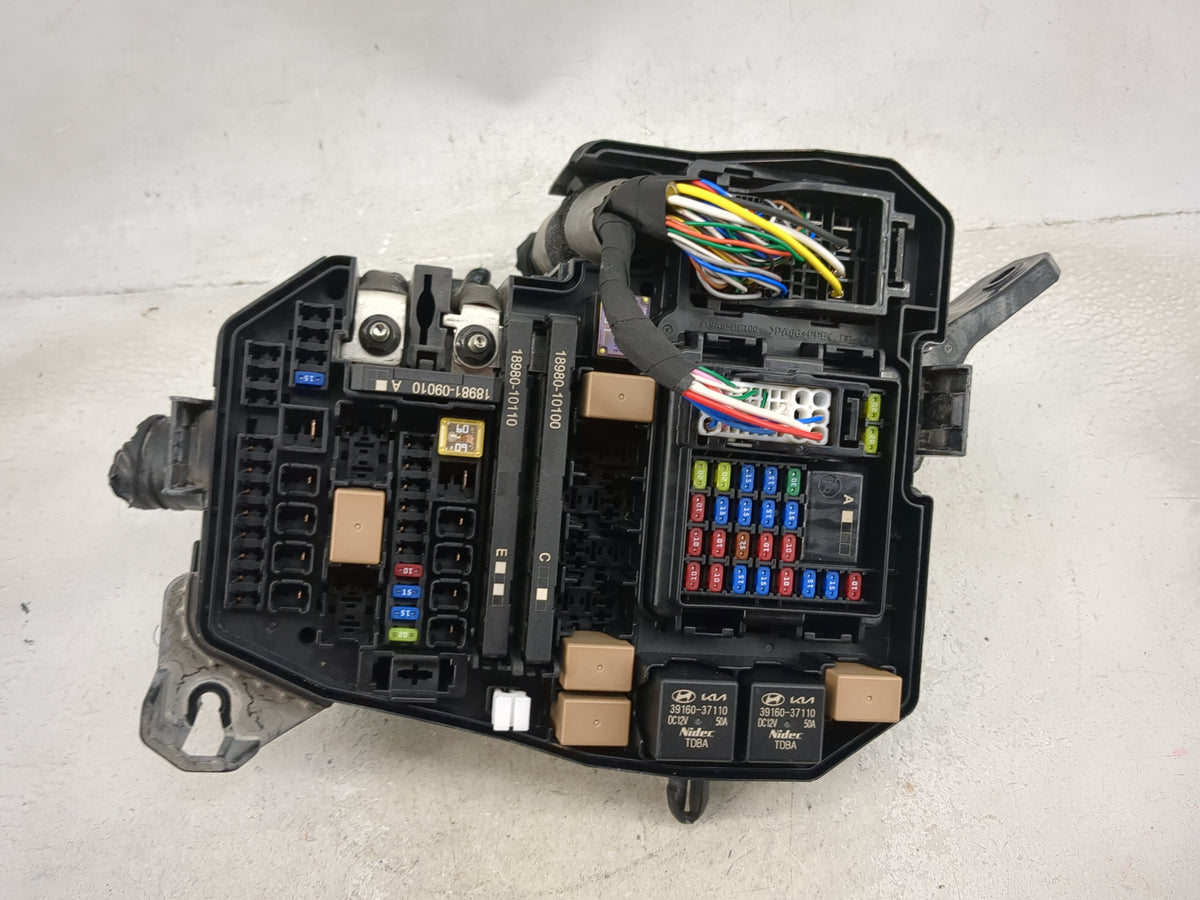 2025 Hyundai Kona Fusebox Fuse Box Panel Relay Module P/N:91956-BE020 18981-09010, 18980-10110, 18980-10100, 39160-37110 Fit