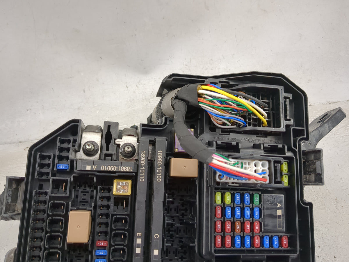 2025 Hyundai Kona Fusebox Fuse Box Panel Relay Module P/N:91956-BE020 18981-09010, 18980-10110, 18980-10100, 39160-37110 Fit