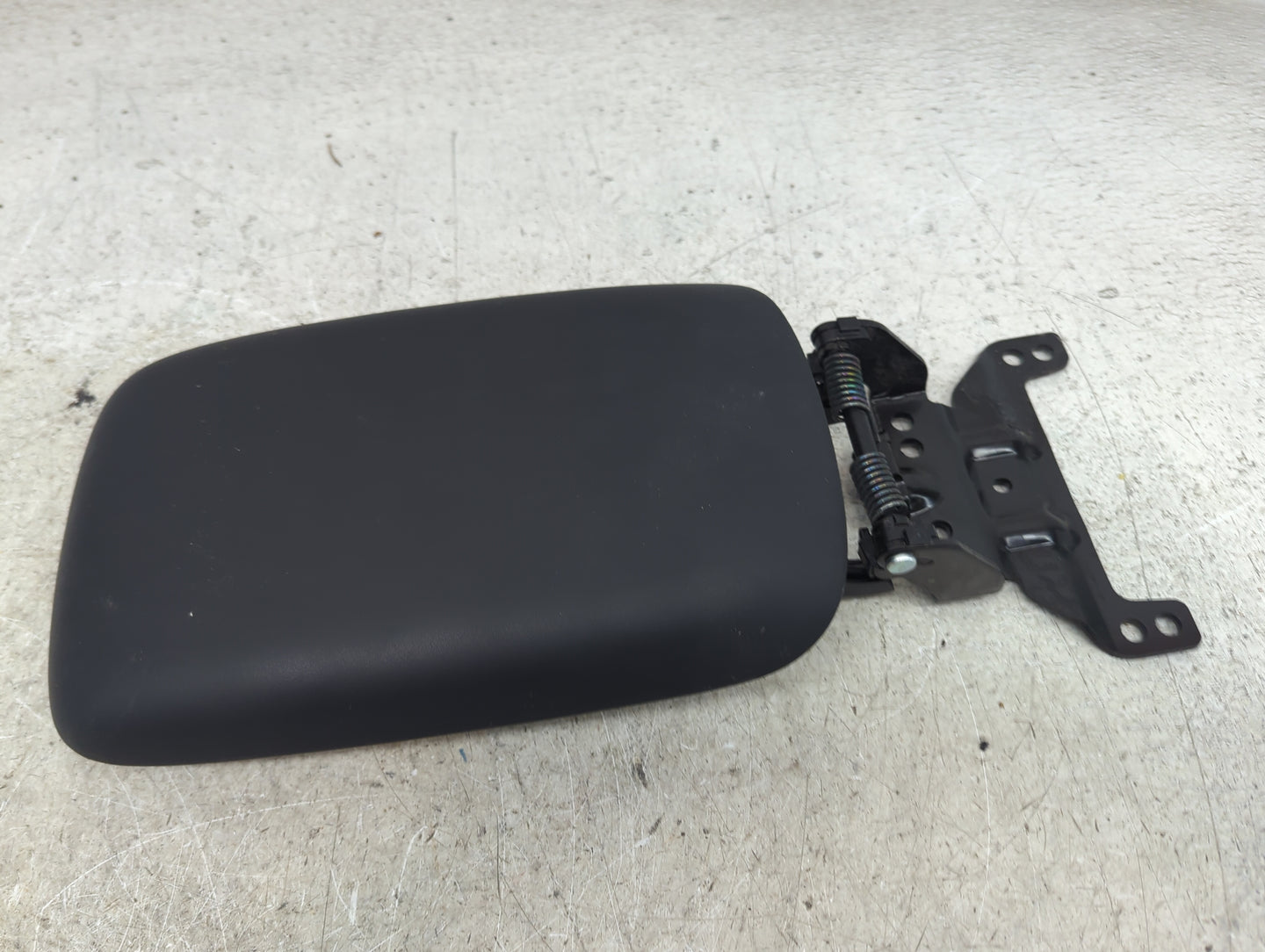 2025 Hyundai Kona Center Console Armrest Cover Lid Fits OEM Used Auto Parts - Oemusedautoparts1.com