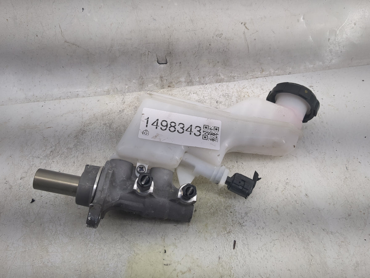 2025 Hyundai Kona Brake Master Cylinder 1498343 - Oemusedautoparts1.com