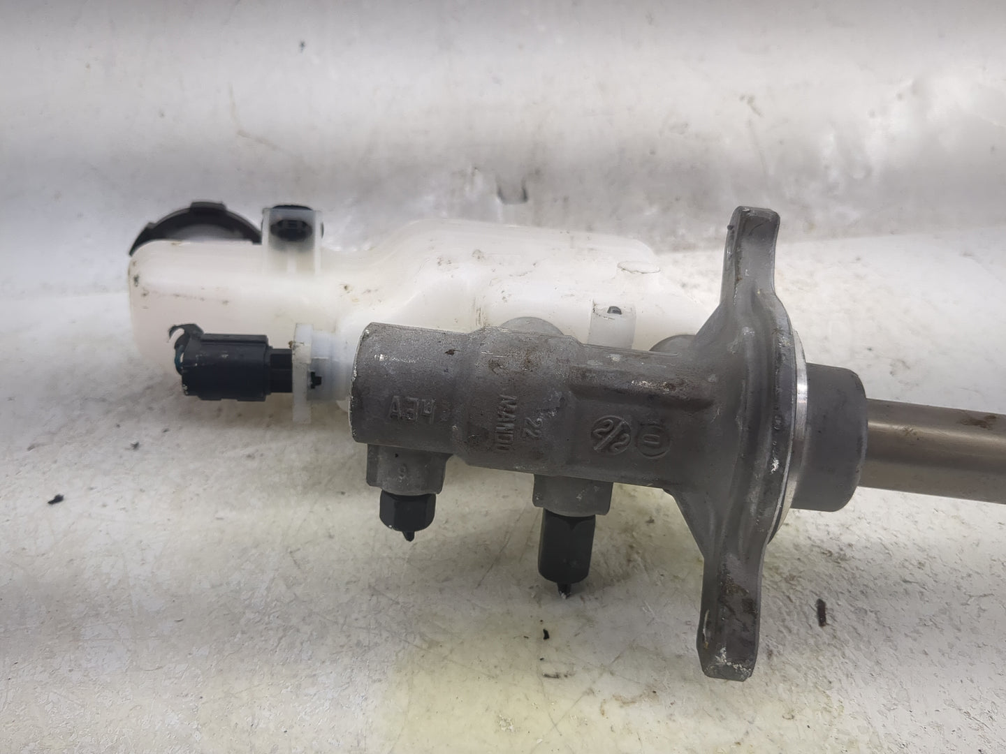 2025 Hyundai Kona Brake Master Cylinder 1498343 - Oemusedautoparts1.com