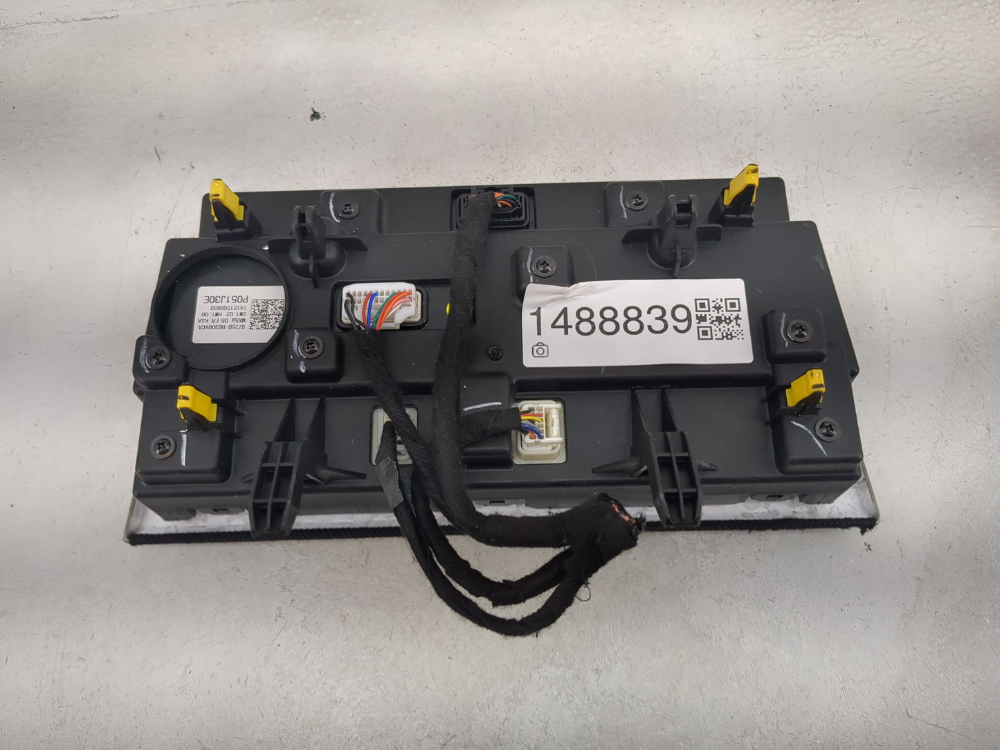 2025 Hyundai Santa Fe Climate Control Module Temperature AC/Heater Replacement P/N:97250-R6300VCA P051J30E Fits OEM Used Aut