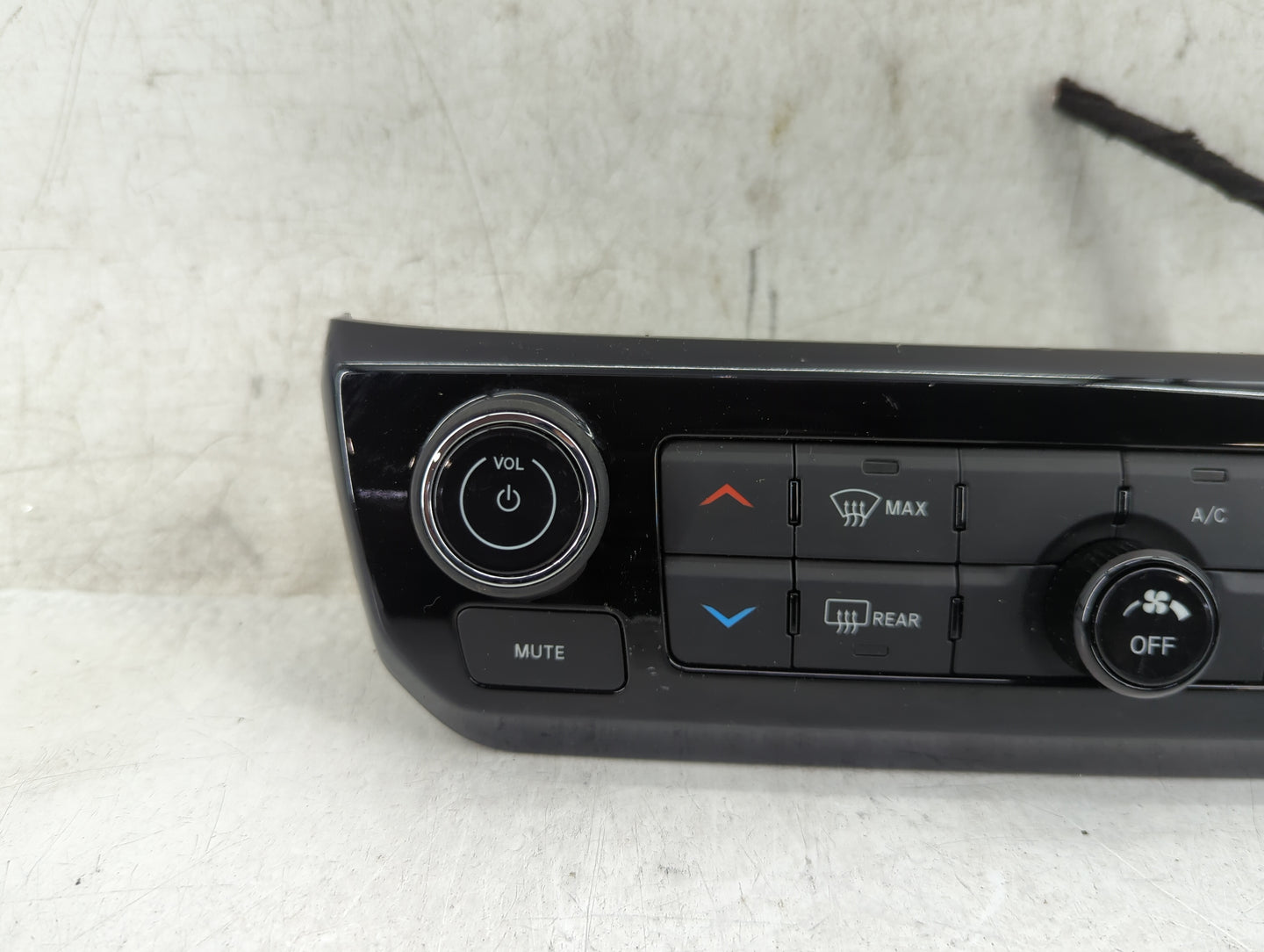 2025 Jeep Compass Climate Control Module Temperature AC/Heater Replacement P/N:68518281AC Fits OEM Used Auto Parts - Oemused