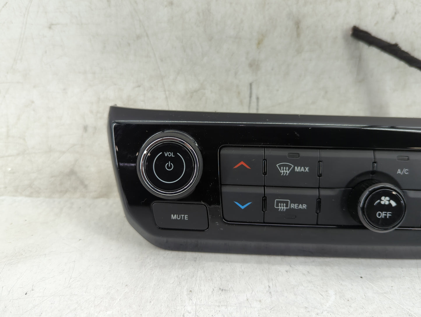 2025 Jeep Compass Climate Control Module Temperature AC/Heater Replacement P/N:68518281AC Fits OEM Used Auto Parts - Oemused