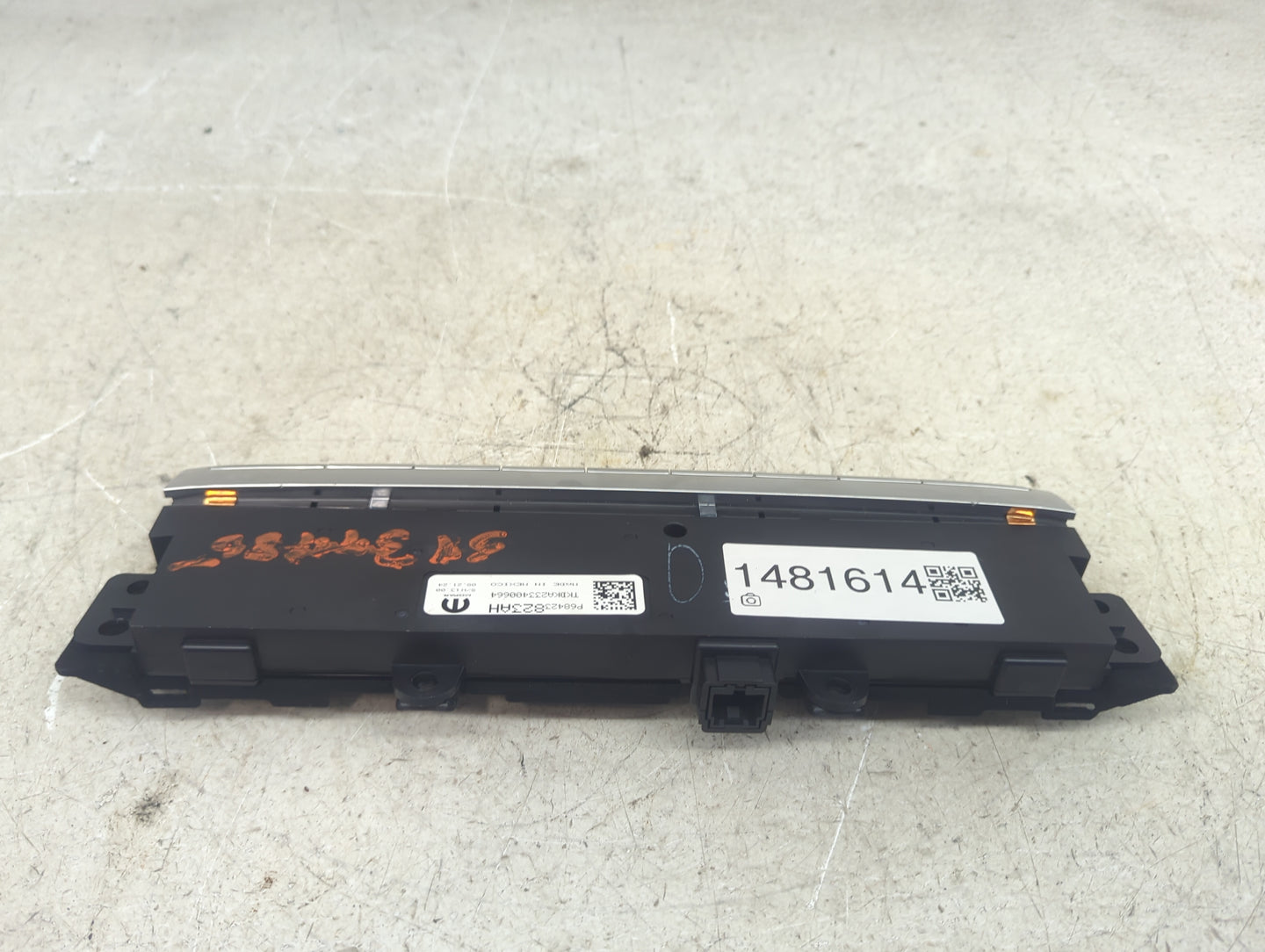 2025 Jeep Grand Wagoneer Climate Control Module Temperature AC/Heater Replacement P/N:P68423823AH M0124610-DX8 Fits OEM Used