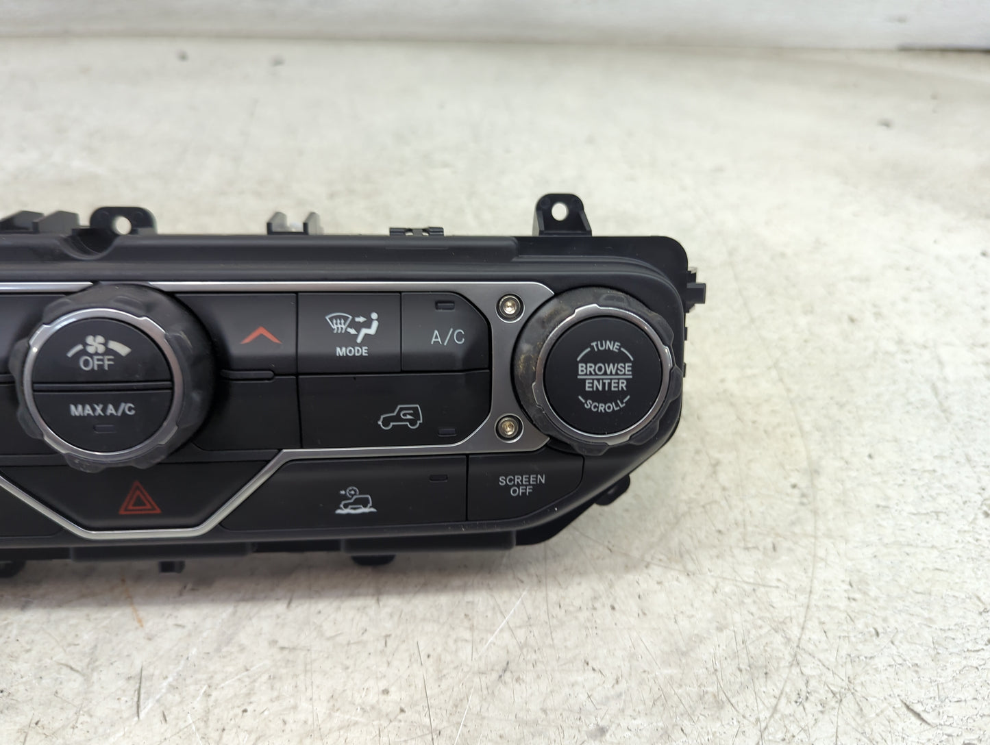 2025 Jeep Wrangler Climate Control Module Temperature AC/Heater Replacement P/N:P7EV04DX9AA 68301640AH Fits Fits 2022 OEM Us