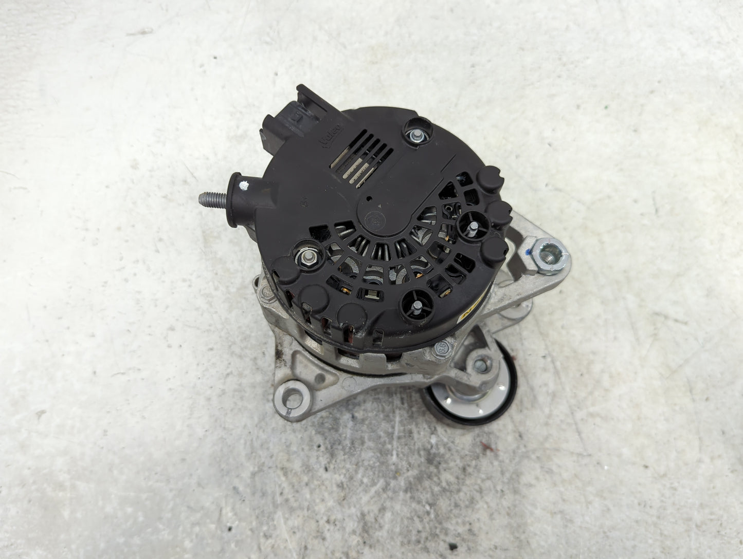 2025 Kia Soul Alternator Replacement Generator Charging Assembly Engine OEM P/N:37300-2J355 Fits OEM Used Auto Parts - Oemus