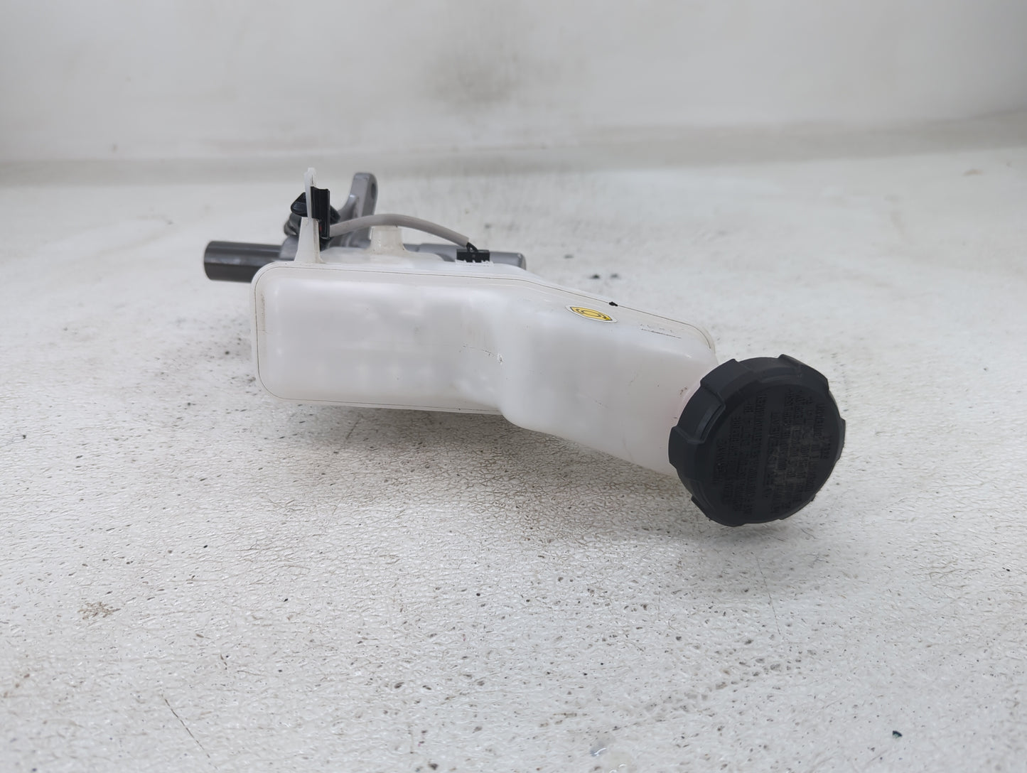 Kia Sportage Brake Master Cylinder 1422978 - Oemusedautoparts1.com