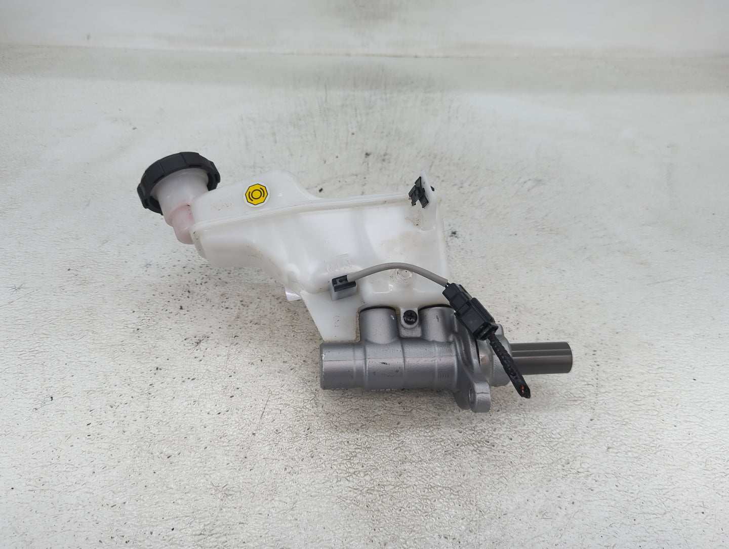 Kia Sportage Brake Master Cylinder 1422978 - Oemusedautoparts1.com