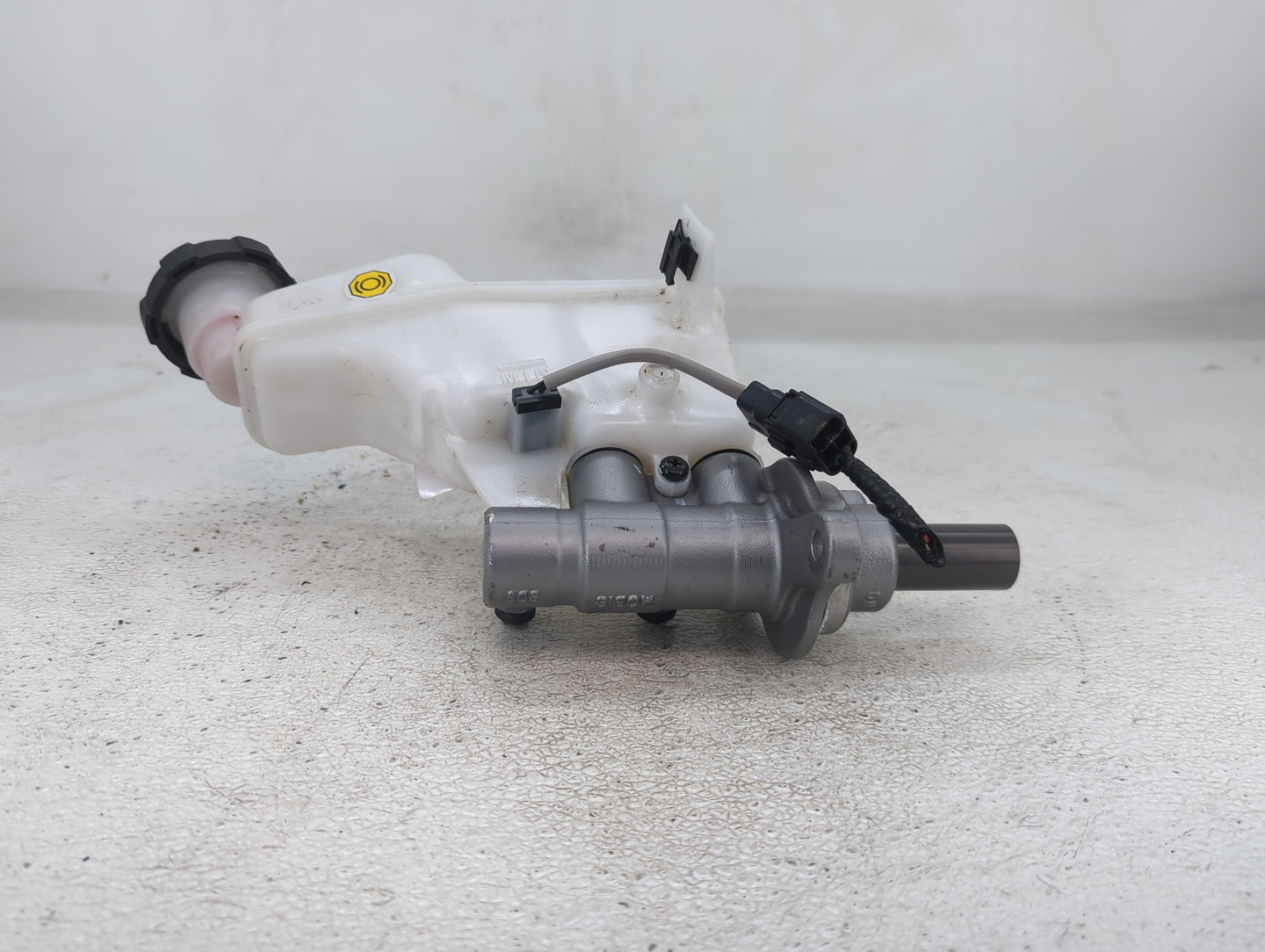 Kia Sportage Brake Master Cylinder 1422978 - Oemusedautoparts1.com