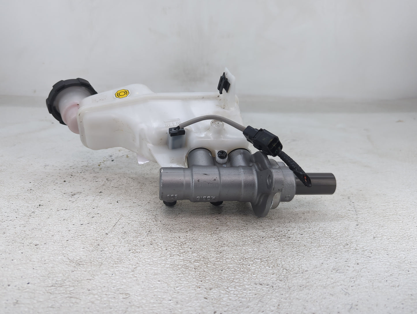 Kia Sportage Brake Master Cylinder 1422978 - Oemusedautoparts1.com