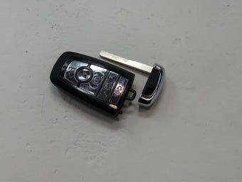 compare product Lincoln Nautilus Keyless Entry Remote Fob M3N-A3C054339 ML7T-15K601-BA 5 buttons