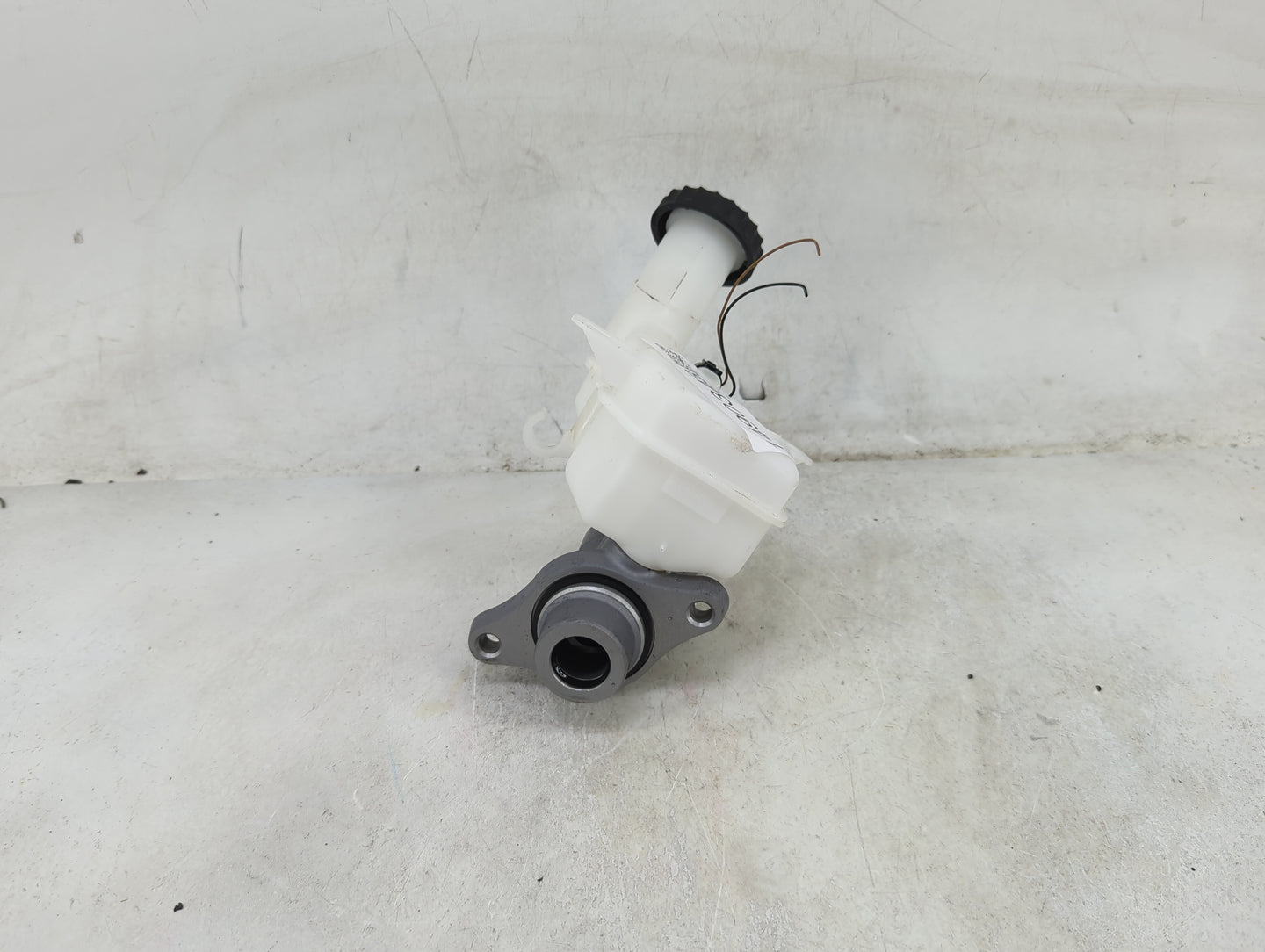 2018-2018 Mitsubishi Eclipse Cross Brake Master Cylinder - Oemusedautoparts1.com