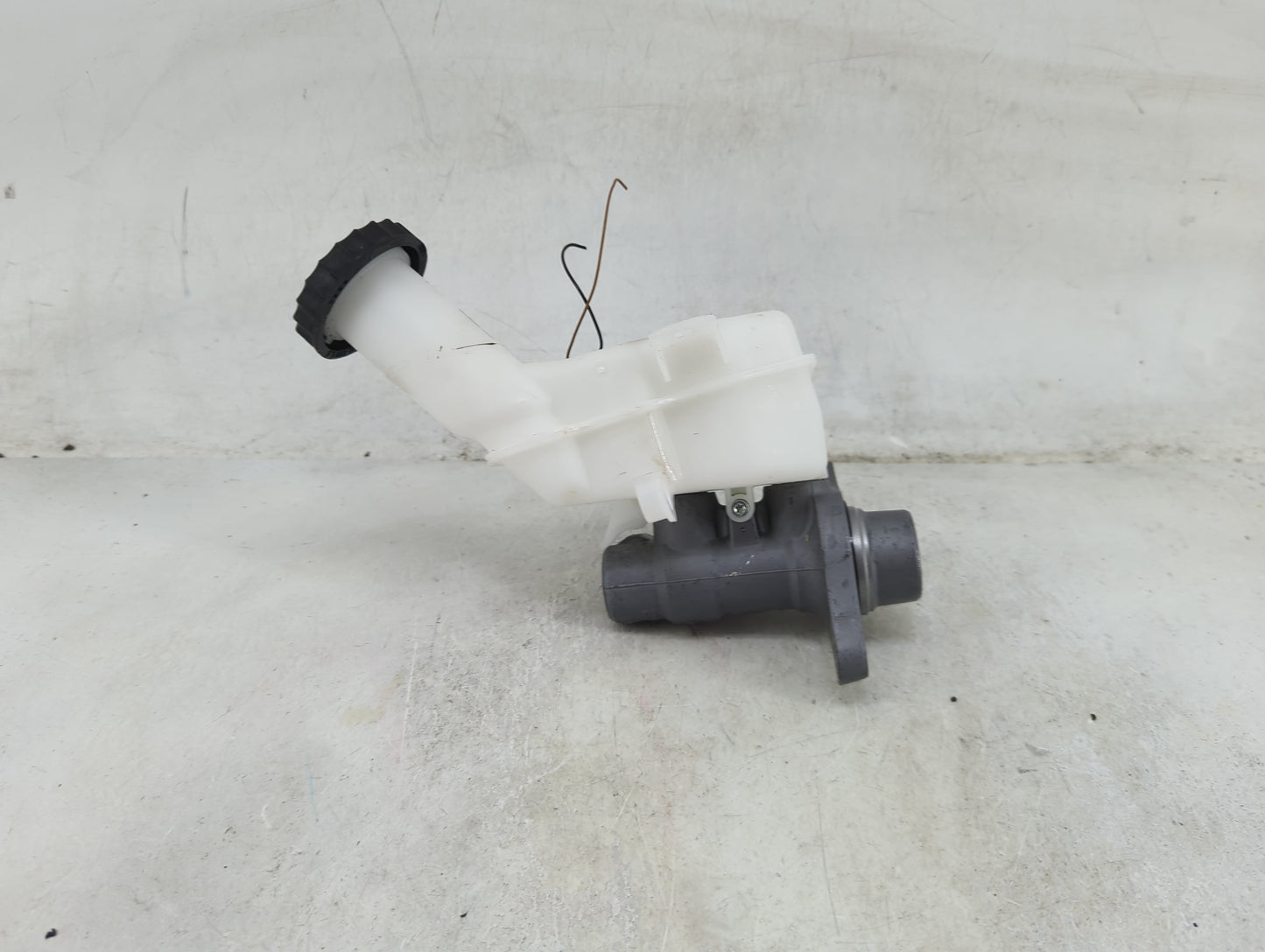 2018-2018 Mitsubishi Eclipse Cross Brake Master Cylinder - Oemusedautoparts1.com