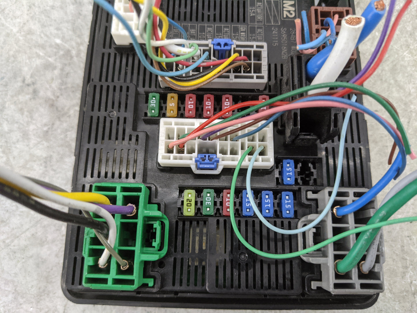 2025 Mitsubishi Outlander Fusebox Fuse Box Panel Relay Module P/N:284B7 W020P S695016N2B Fits OEM Used Auto Parts - Oemuseda
