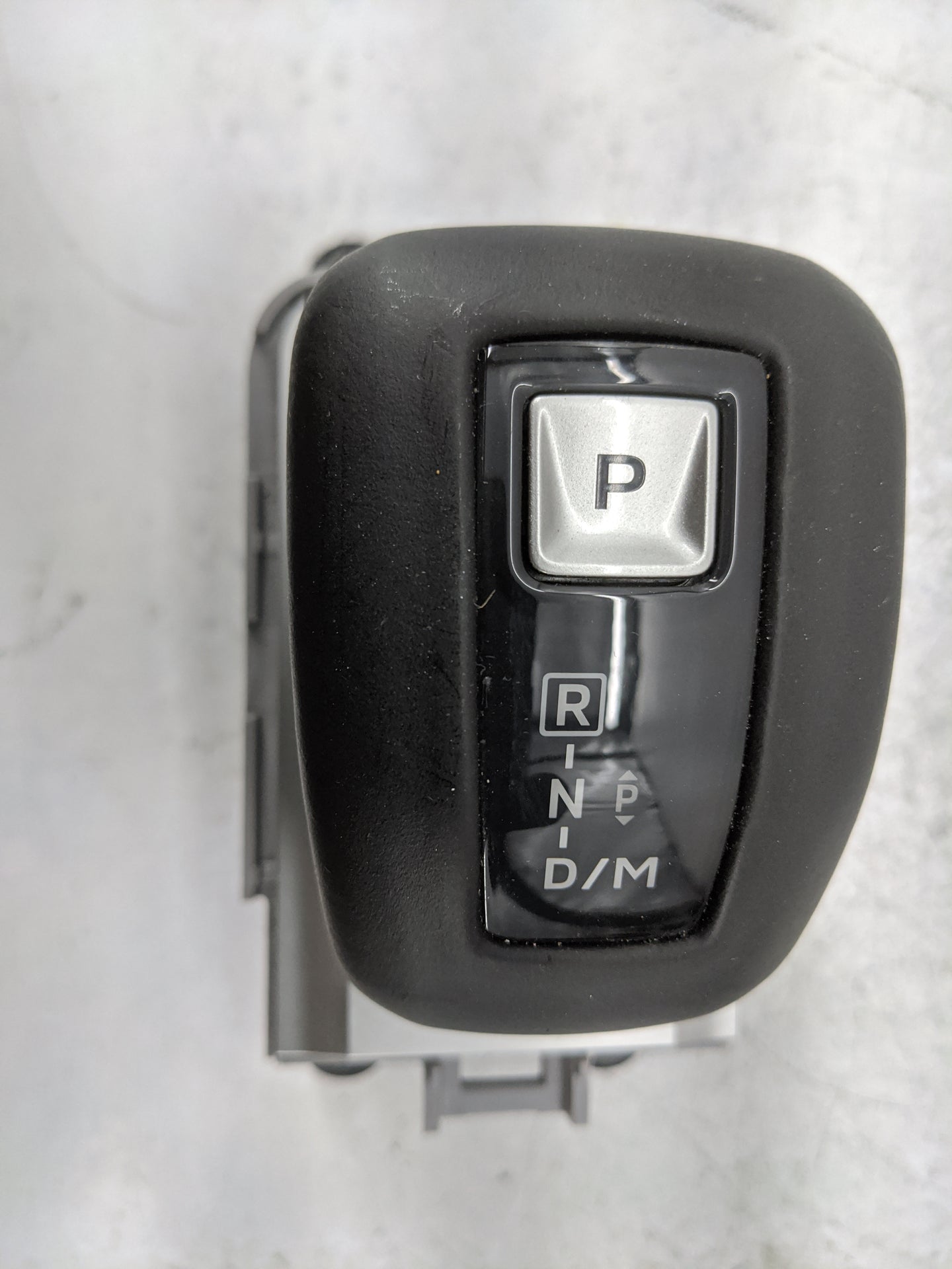2025 Mitsubishi Outlander Floor Console Assembly Shifter - Oemusedautoparts1.com