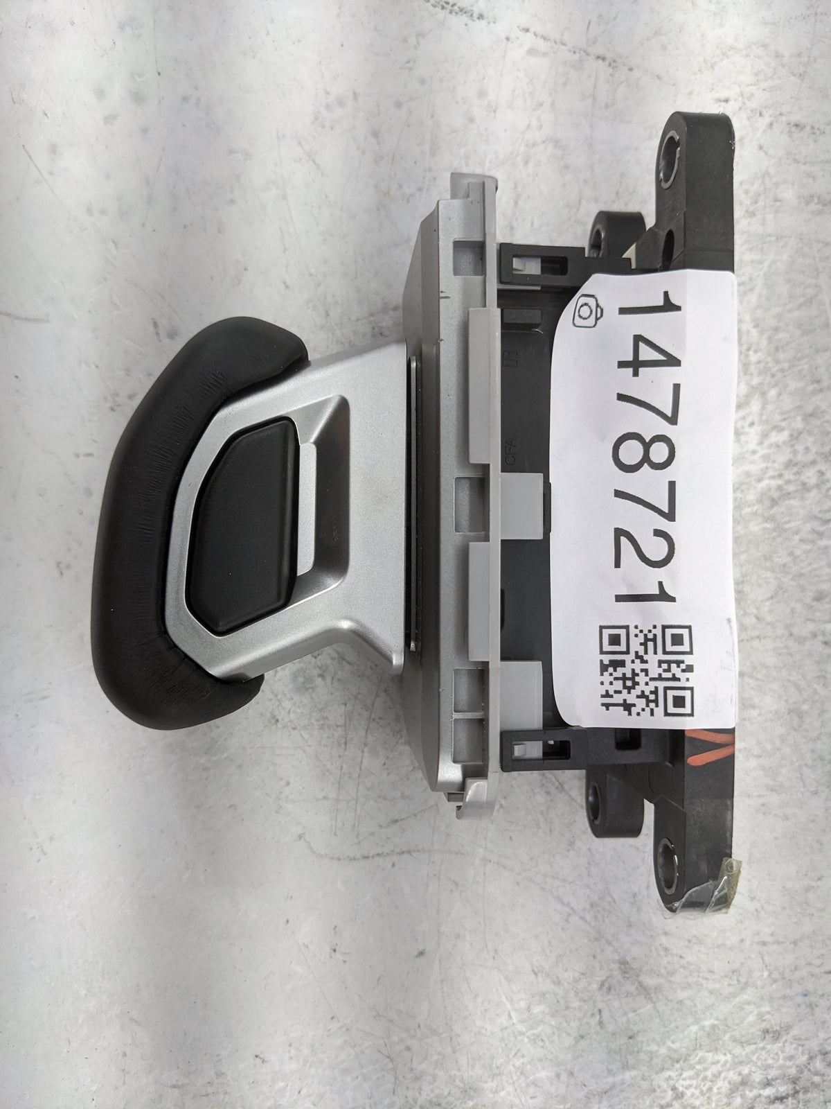 2025 Mitsubishi Outlander Floor Console Assembly Shifter - Oemusedautoparts1.com