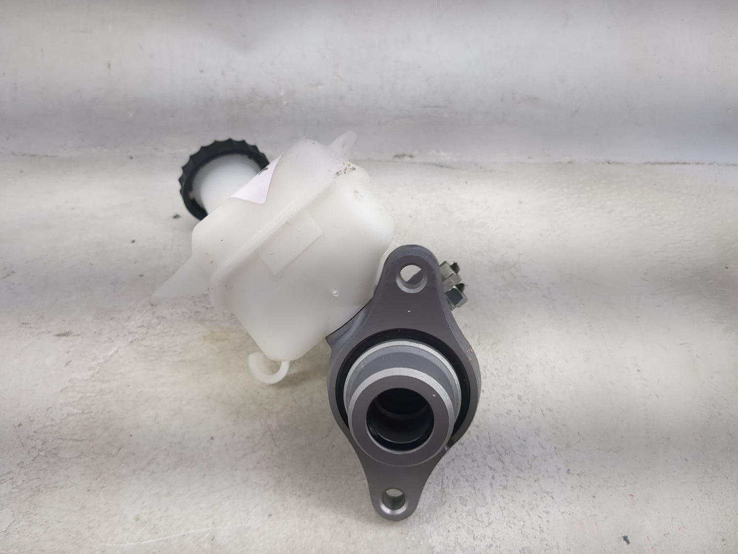 2011-2017 Mitsubishi Outlander Sport Brake Master Cylinder 1492071 - Oemusedautoparts1.com