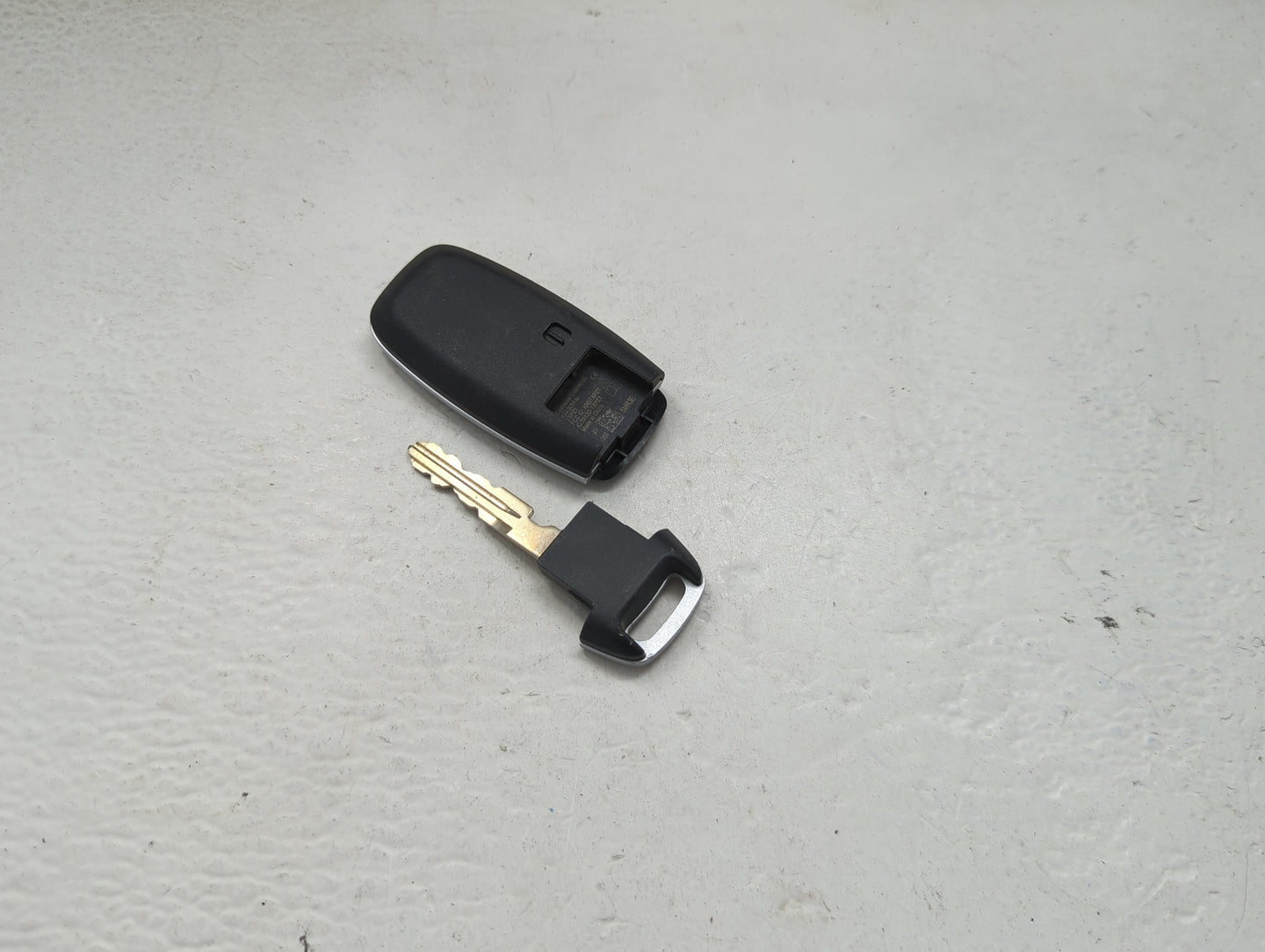 Nissan Keyless Entry Remote Fob KR5TXPZ1 285E3-5MR3B | 285E3-5MR3E 4 buttons - Oemusedautoparts1.com