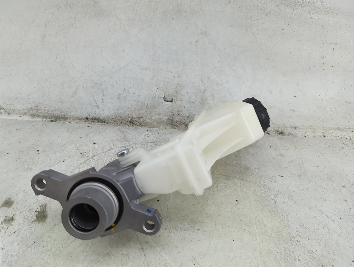 2025 Nissan Kicks Brake Master Cylinder - Oemusedautoparts1.com