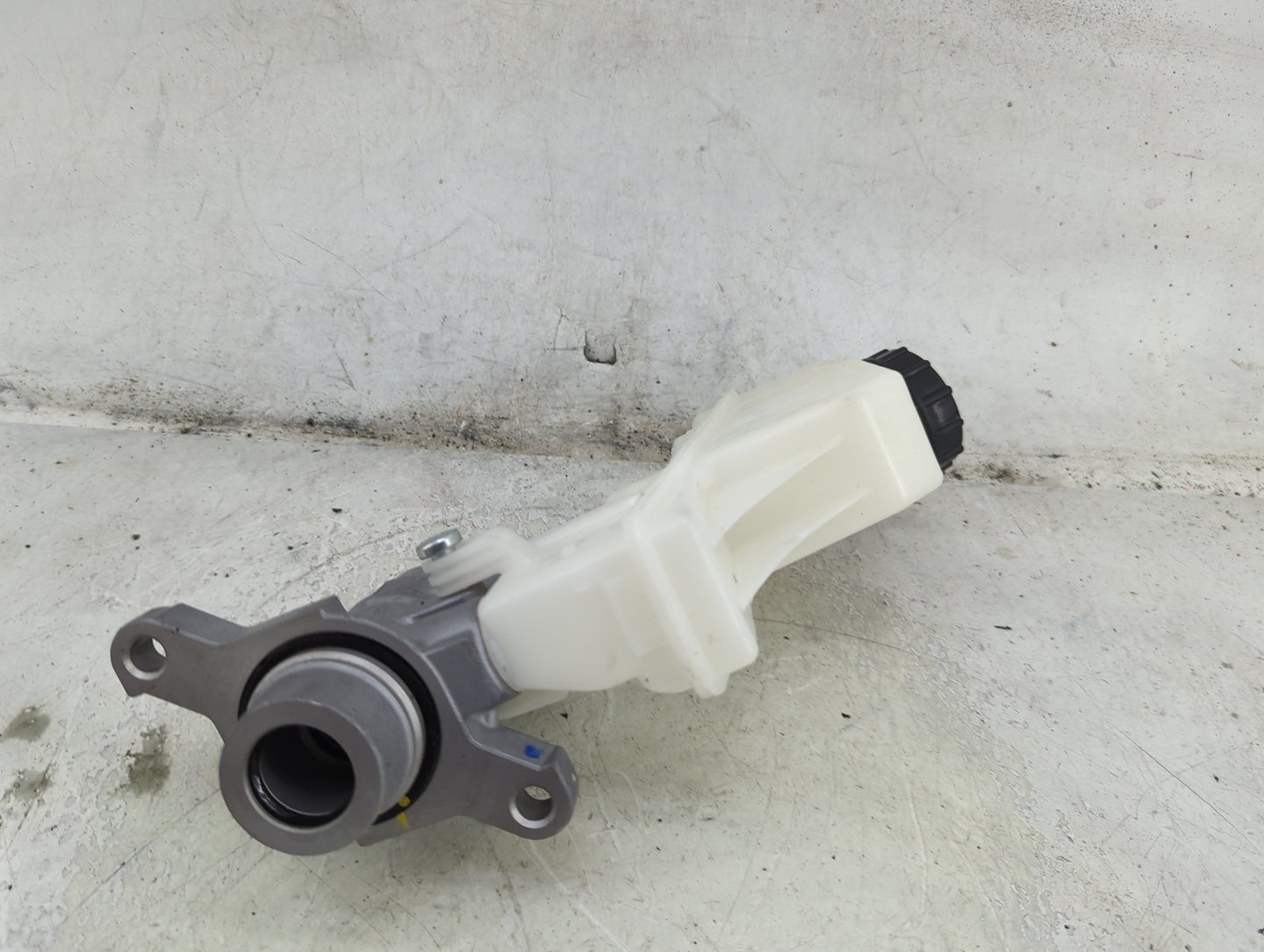 2025 Nissan Kicks Brake Master Cylinder - Oemusedautoparts1.com