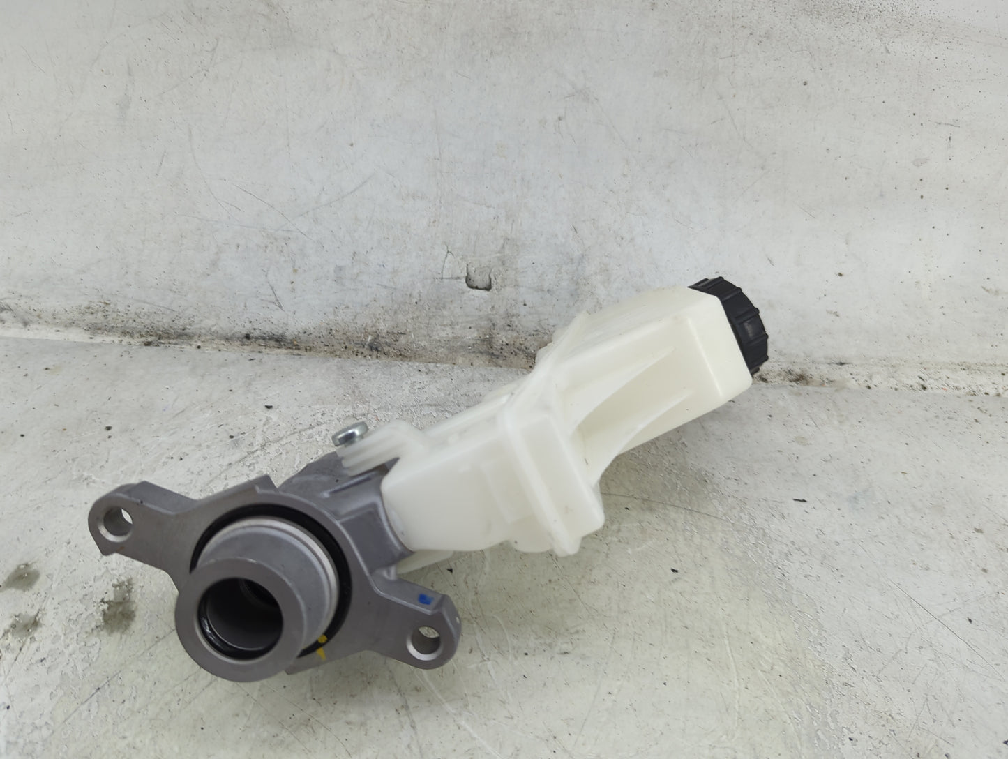 2025 Nissan Kicks Brake Master Cylinder - Oemusedautoparts1.com