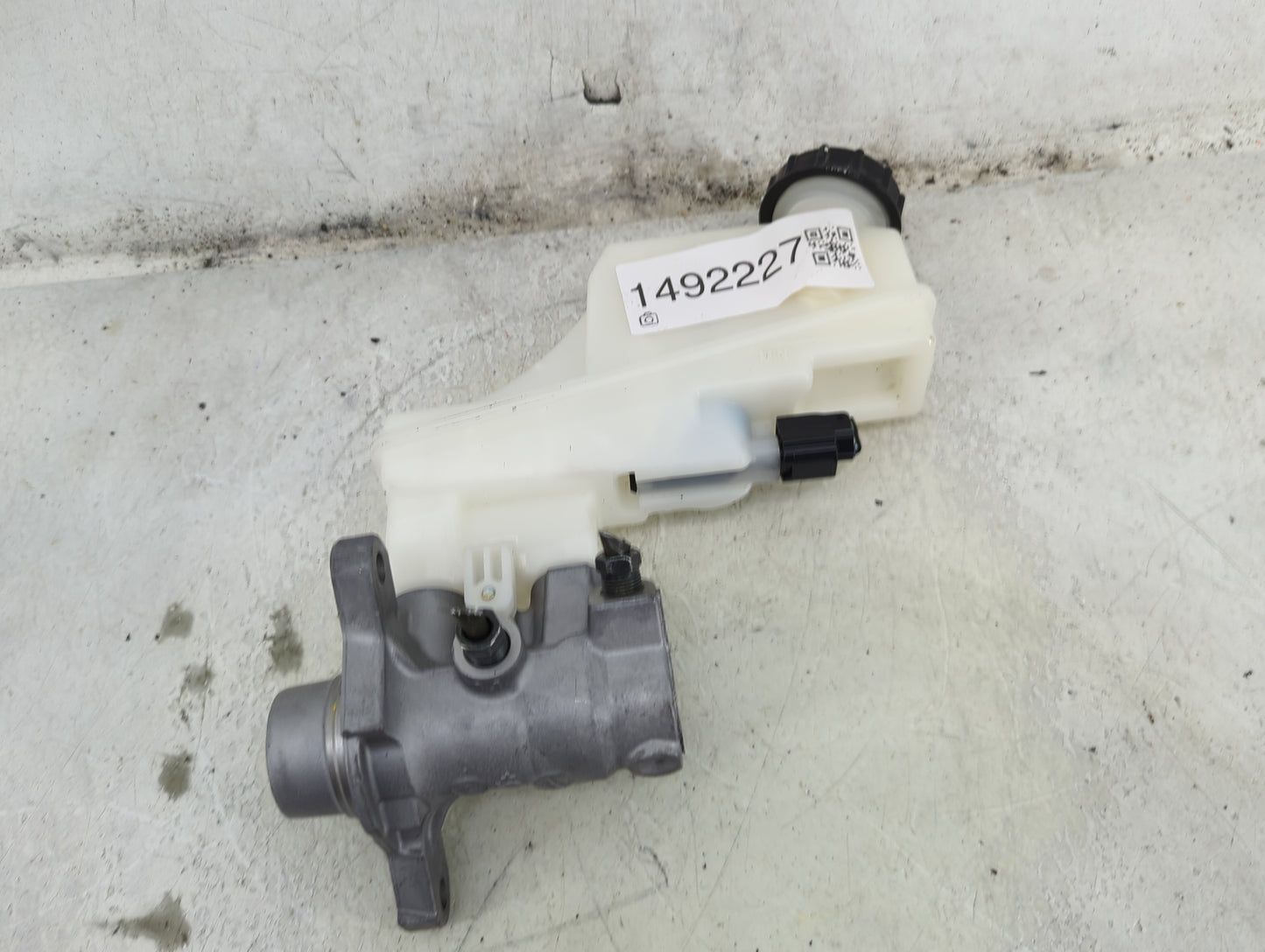 2025 Nissan Kicks Brake Master Cylinder - Oemusedautoparts1.com