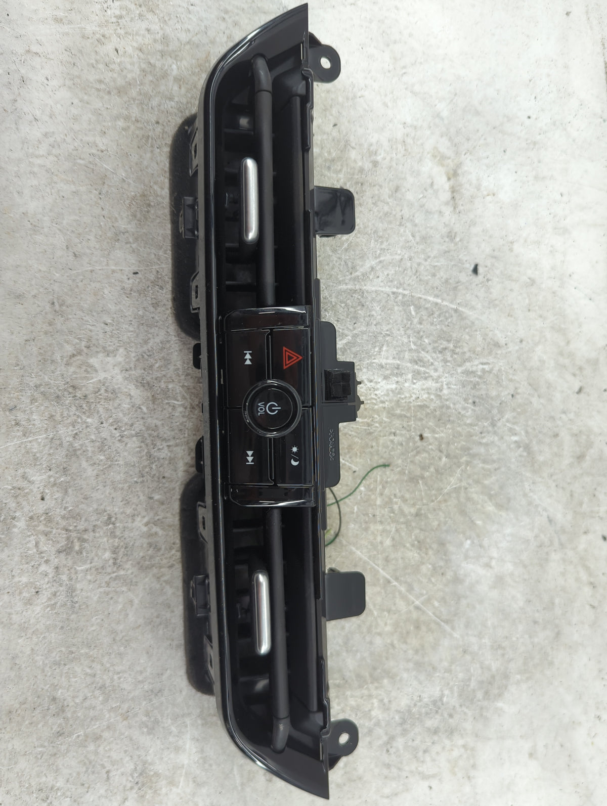 2025 Nissan Kicks Radio AM FM Cd Player Receiver Replacement P/N:253917LA2A Fits OEM Used Auto Parts - Oemusedautoparts1.com