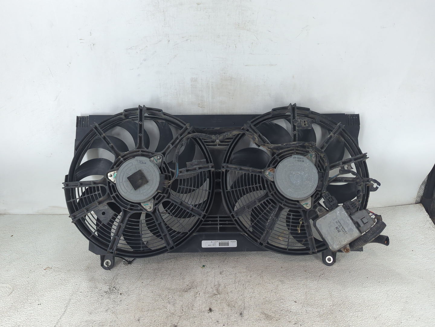 2017-2021 Nissan Leaf Electric Radiator Cooling Fan Motor Assembly P/N:21481 5SA0B Fits Fits 2017 2018 2019 2020 2021 OEM Us
