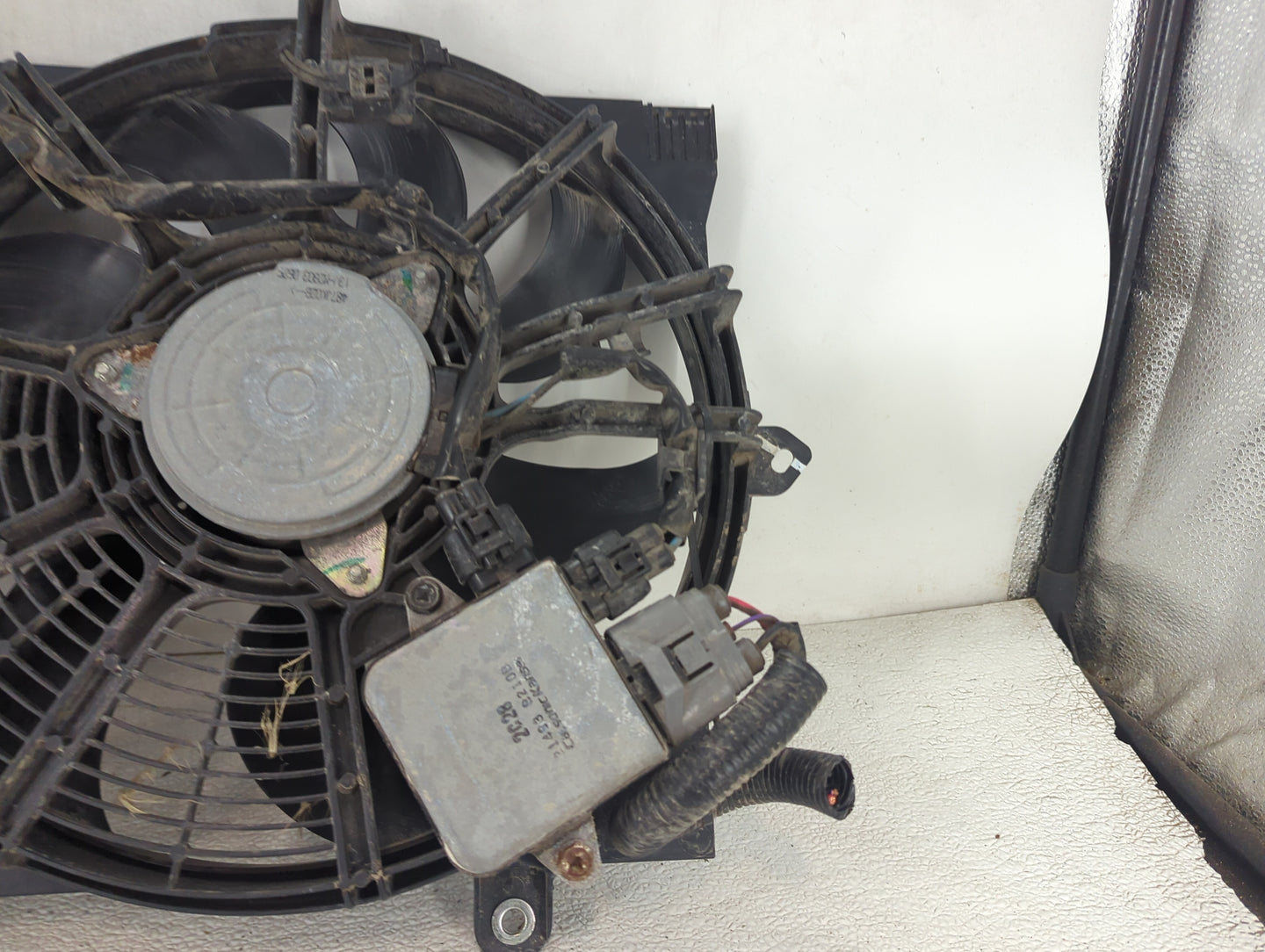 2017-2021 Nissan Leaf Electric Radiator Cooling Fan Motor Assembly P/N:21481 5SA0B Fits Fits 2017 2018 2019 2020 2021 OEM Us