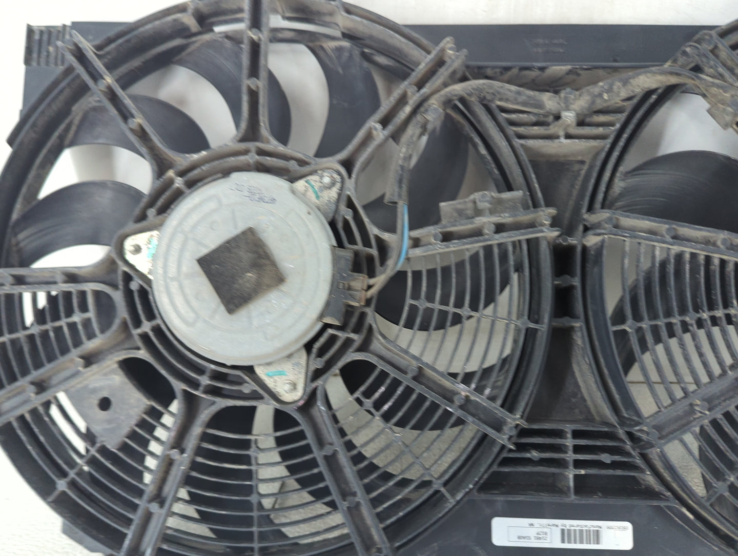 2017-2021 Nissan Leaf Electric Radiator Cooling Fan Motor Assembly P/N:21481 5SA0B Fits Fits 2017 2018 2019 2020 2021 OEM Us