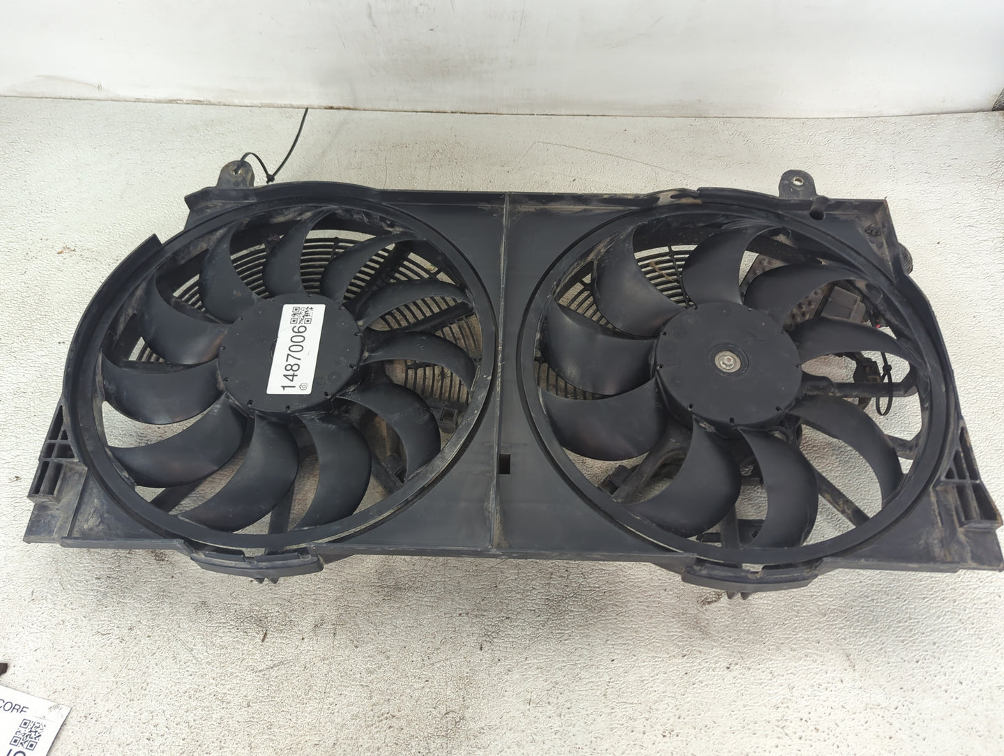 2017-2021 Nissan Leaf Electric Radiator Cooling Fan Motor Assembly P/N:21481 5SA0B Fits Fits 2017 2018 2019 2020 2021 OEM Us