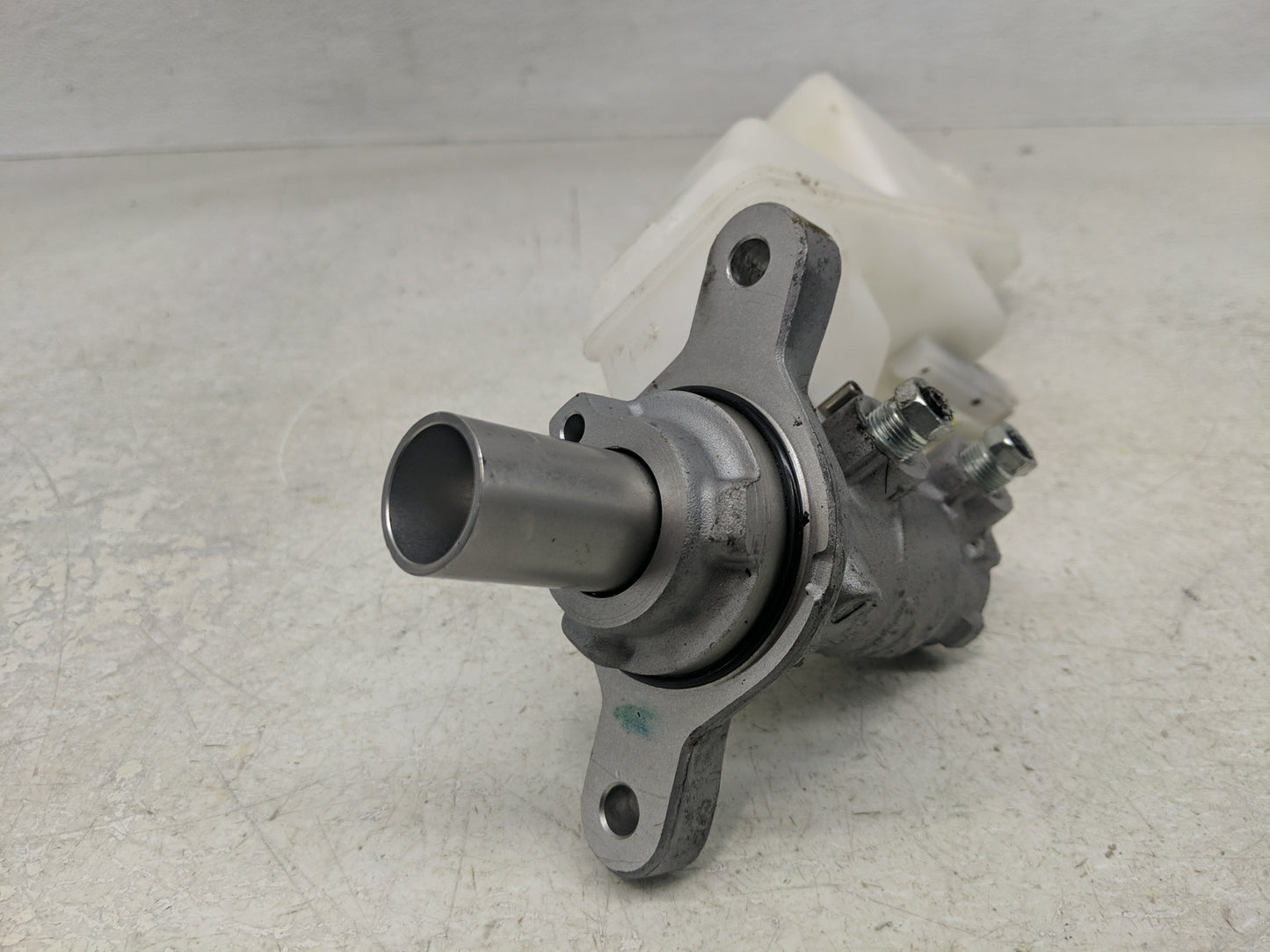 2021-2022 Nissan Rogue Brake Master Cylinder 1312055 - Oemusedautoparts1.com